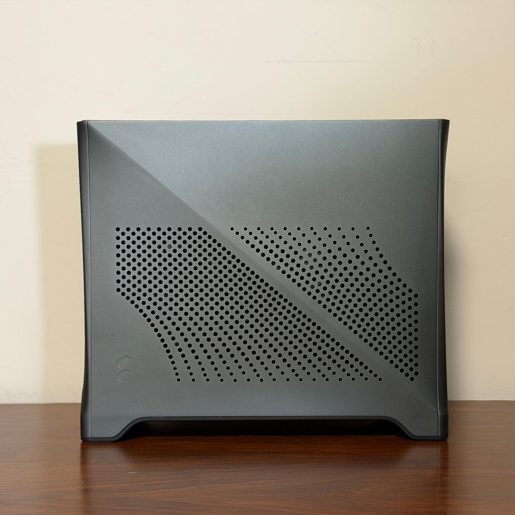 RTX 5070 | Ryzen 5 7600X | 16GB DDR5-6000 | A620I Mini-ITX | 1TB SSD | 700W SFF PSU
