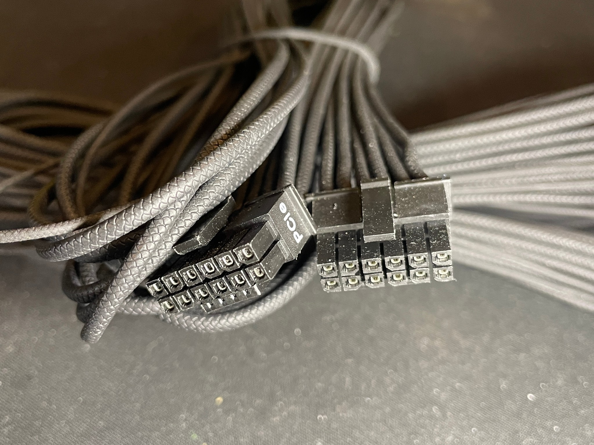 Corsair rm1000x power supply cords and box