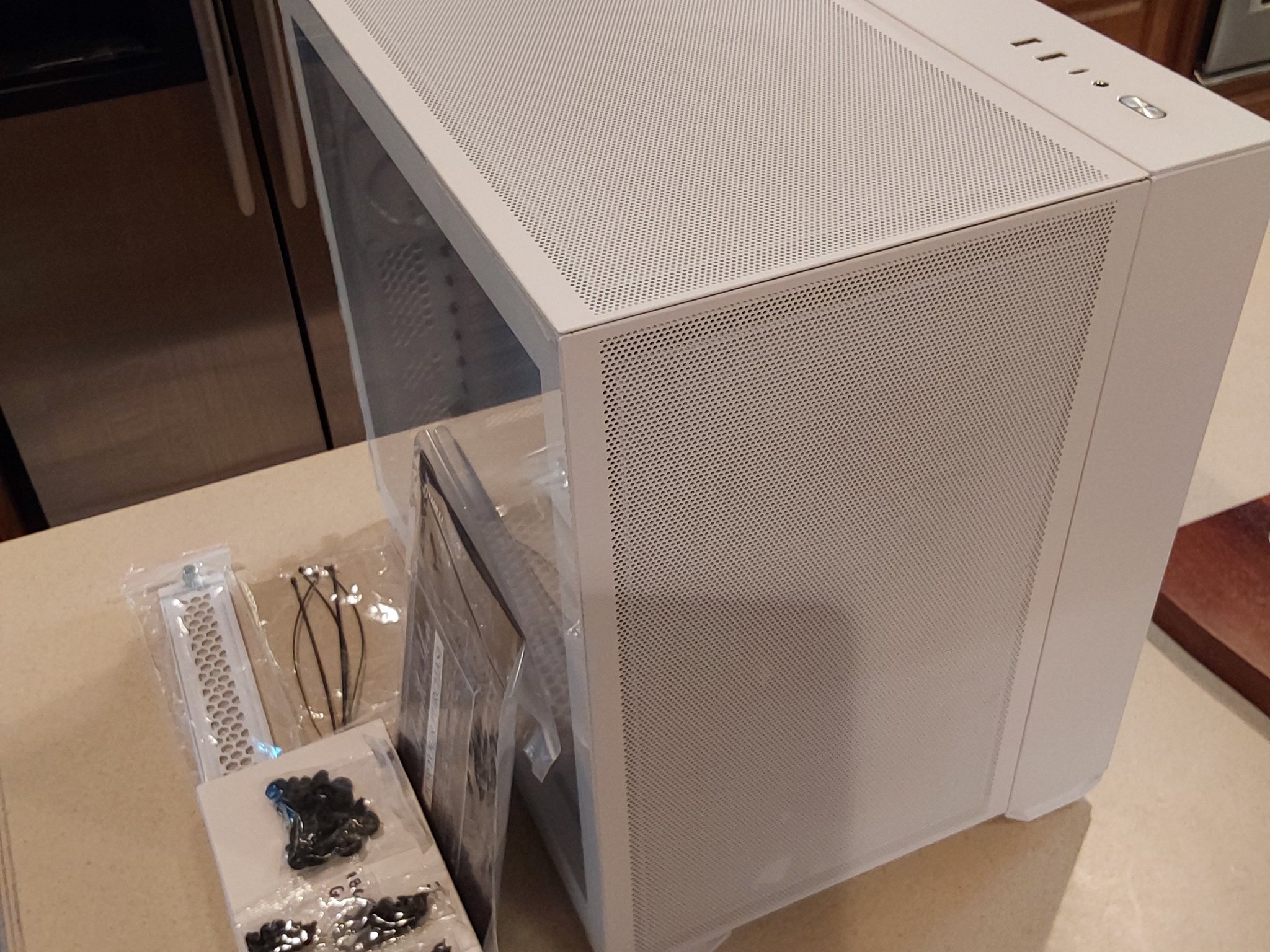 Lian Li O11 AIR MINI ATX Computer Case (White)