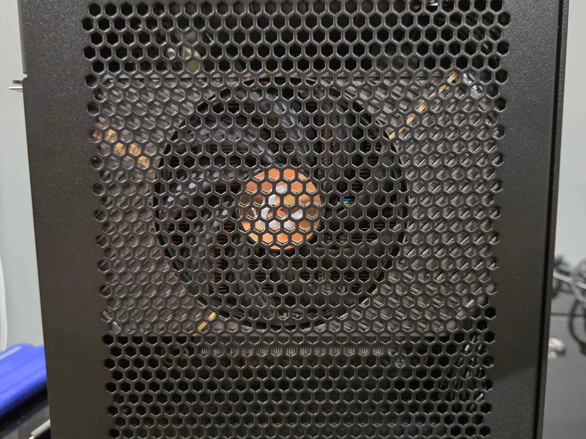 4L Velka 3 Gaming PC - Ryzen 7 7800X3D + RTX 5060 8GB/32GB RAM/1TB NVMe