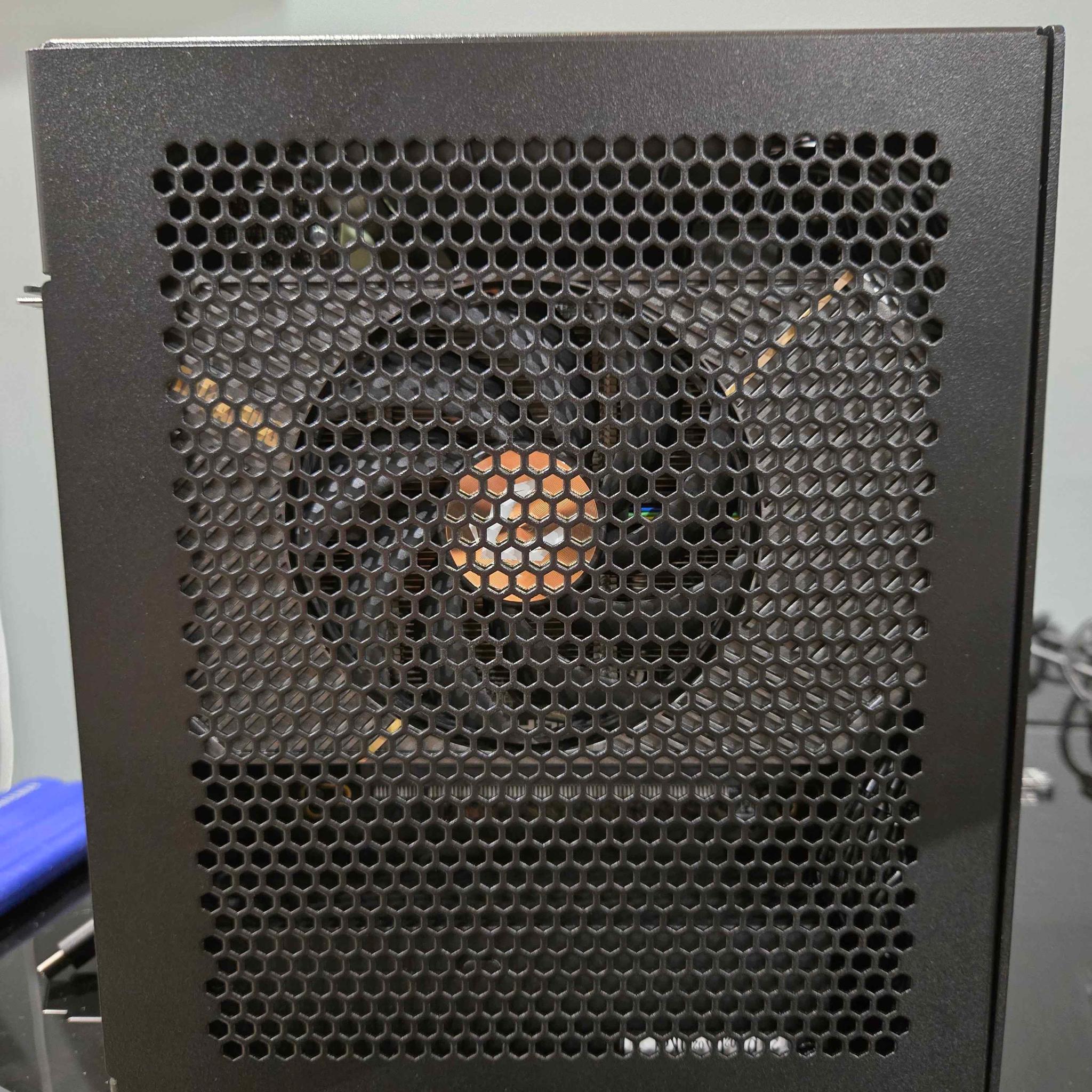 4L Velka 3 Gaming PC - Ryzen 7 7800X3D + RTX 5060 8GB/32GB RAM/1TB NVMe