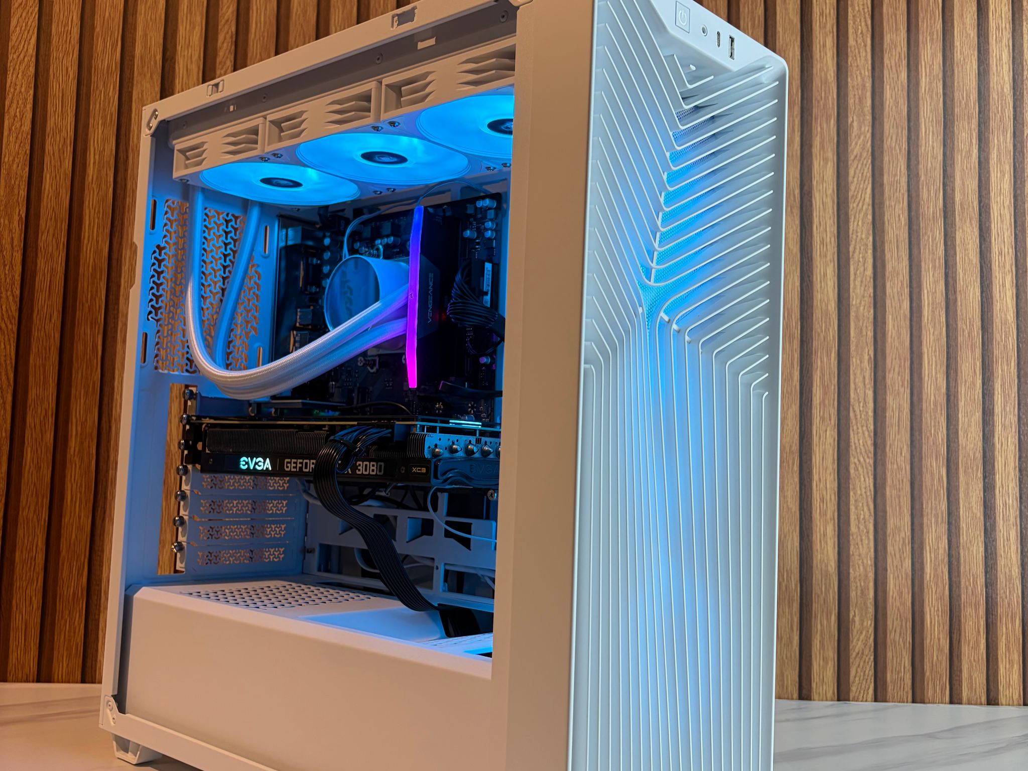 RTX 3080 | RYZEN 5 7600X | 16GB DDR5 | 360MM AIO | 750W | 1TB