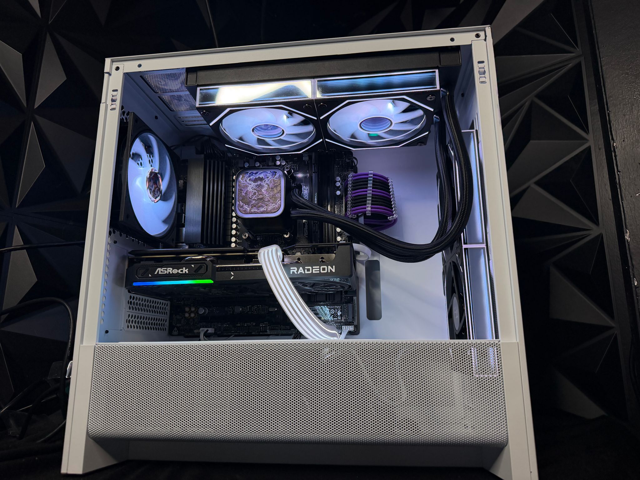 ☁️⚡ GEAR 5 ⚡☁️  Ryzen 5 7500X3D| 9060XT 16 GB| 16 GB DDR5| 1.25 TB NVMe|750W Gold PSU