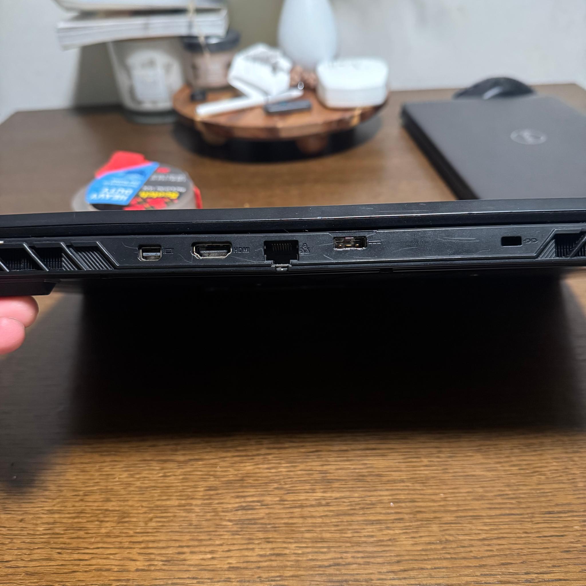 SAGER i9-13900HX/32GB DDR5/1TB NVME/RTX 4070 240 HZ QHD Screen