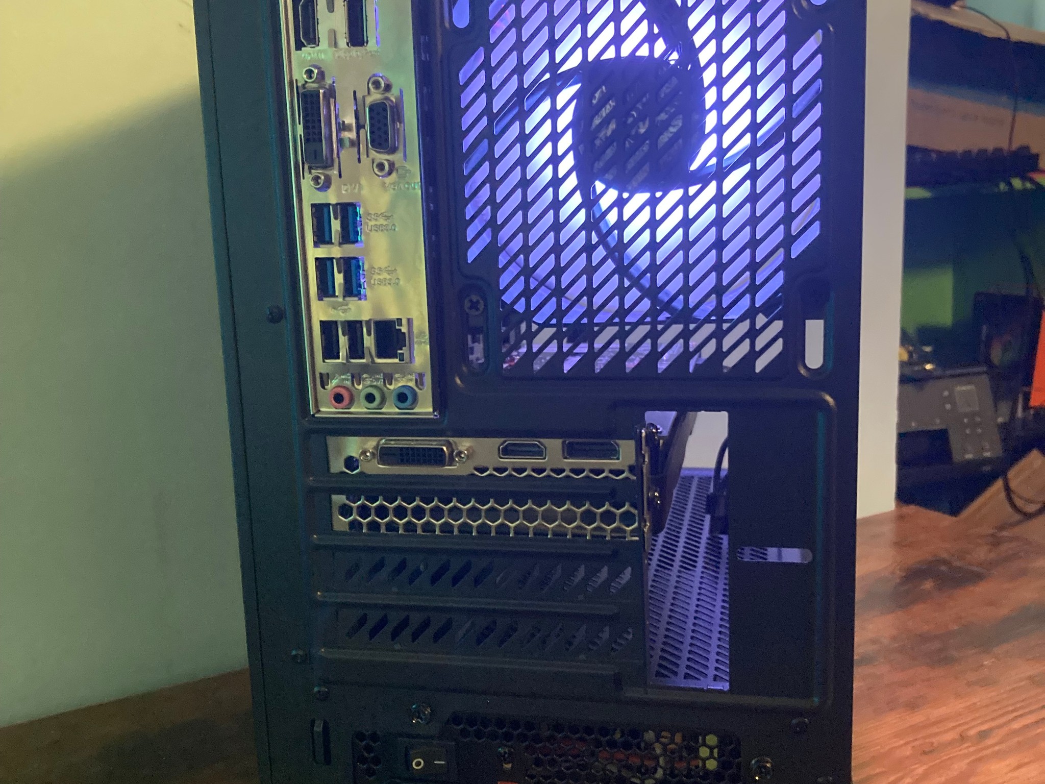 Genesis PC - i5-6500 | 1050ti | 256GB SSD | Windows 10 Pro | Great Starter PC