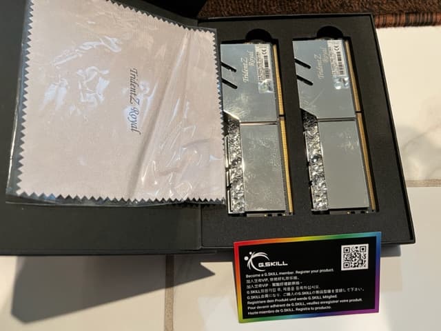 G.Skill Trident Z Royal RGB 16GB (2 x 8GB) DDR4-3200 PC4-25600 CL16 Dual-Channel Desktop Memory Kit