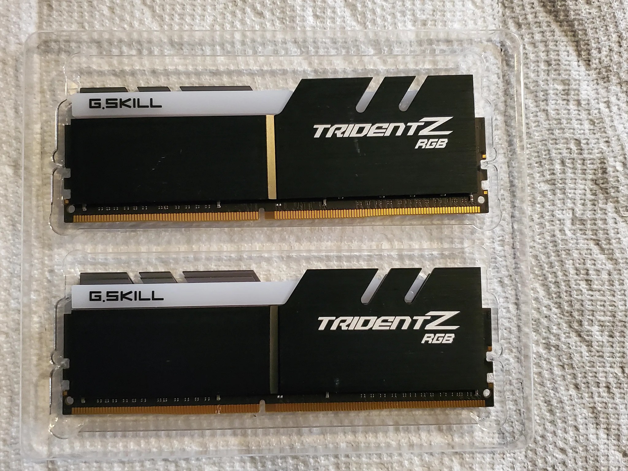 Almost new G.Skill TridentZ RGB 32GB (2 x 16GB) DDR4-3200 CL: 14-14-14-24 1.35v