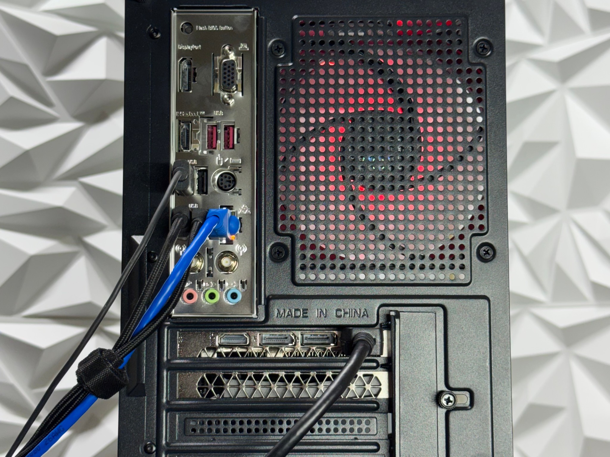 Rtx 3060 ti / Ryzen 5 5500 / 16GB DDR4 Ram / 500GB Nvme / 600w psu / windows 11 / RGB