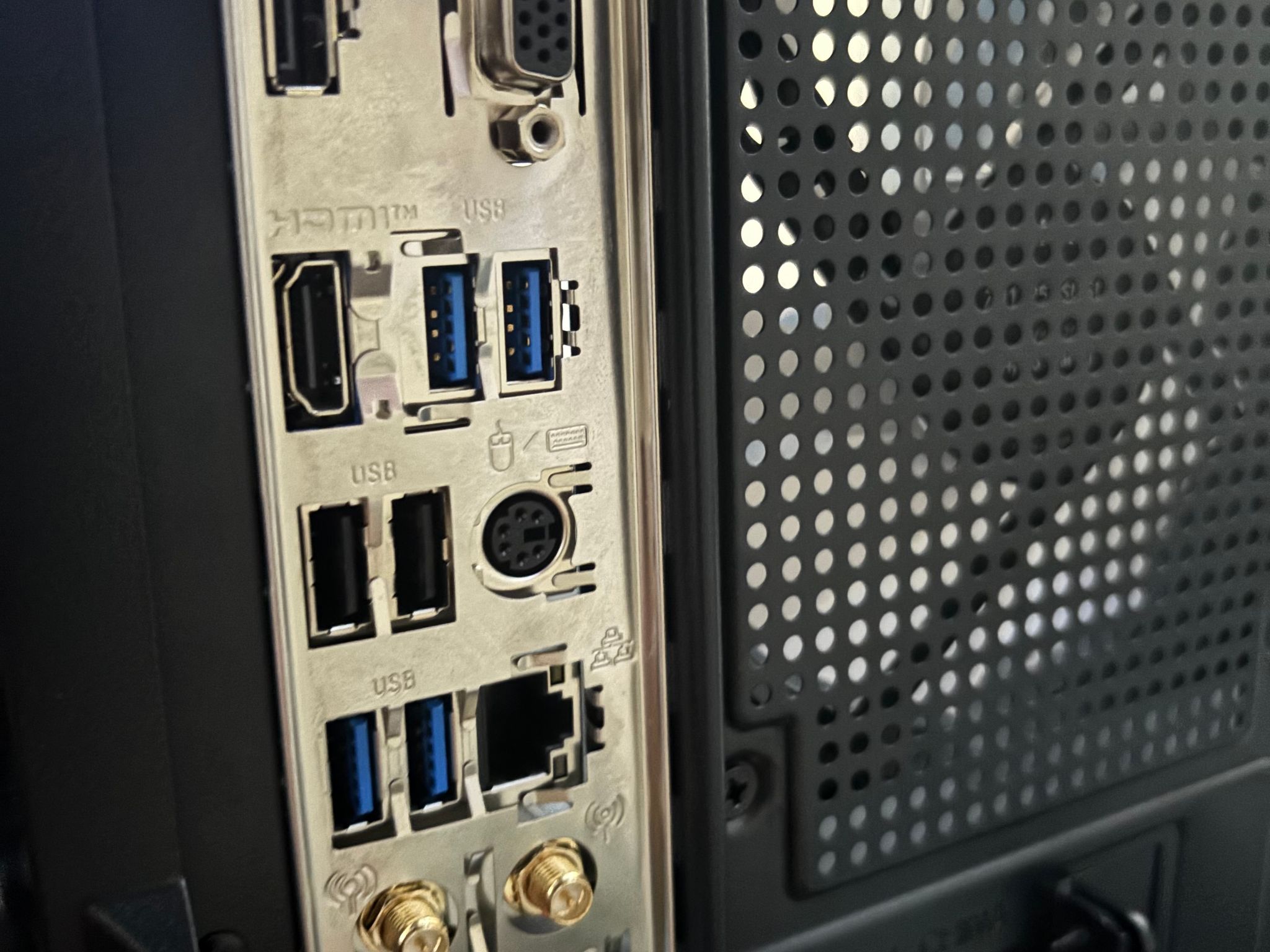 Ryzen 5 5500 | 1650 Super | 16GB RAM | B550 MB | 512GB SSD M.2 NVMe | Built in Wifi/BT Gaming PC
