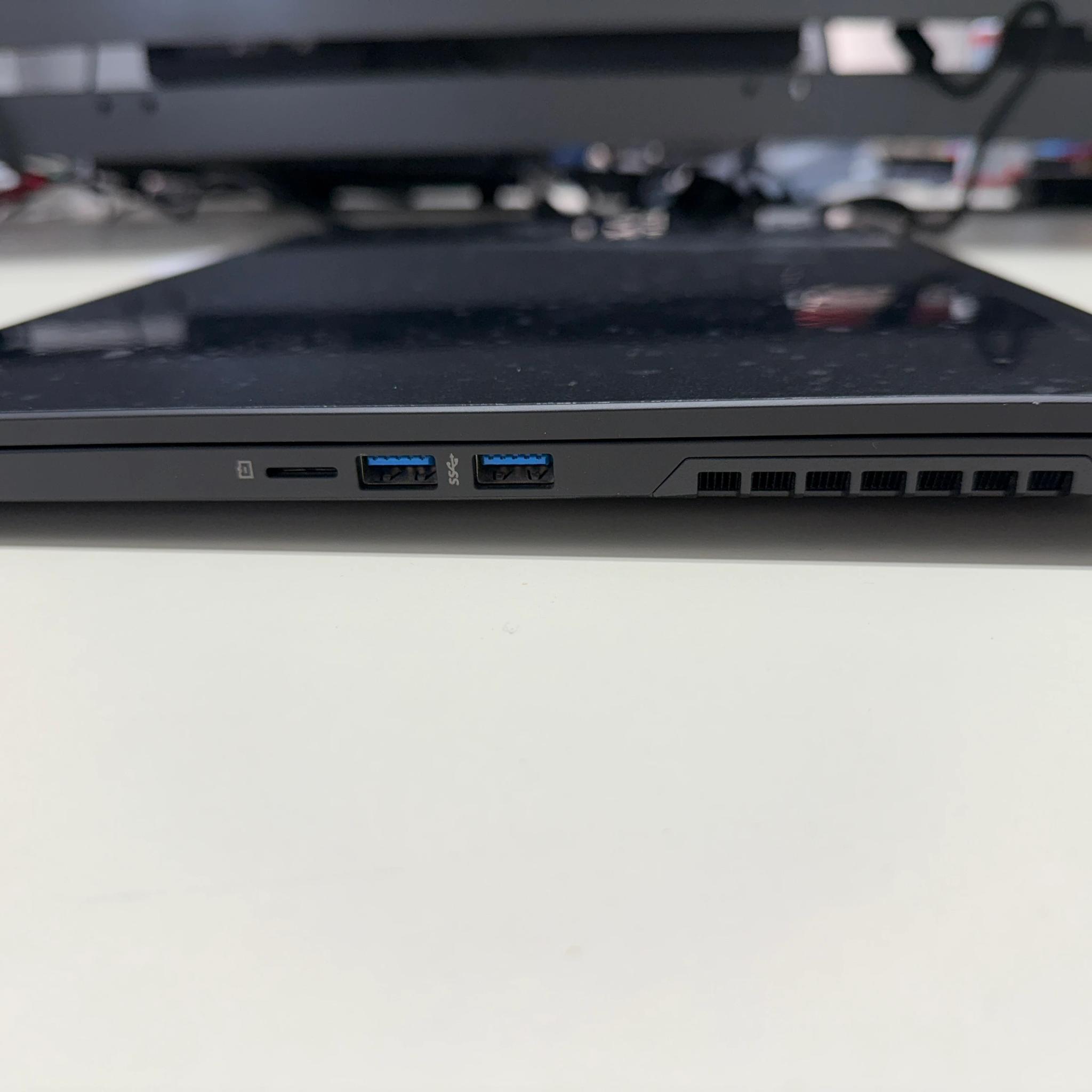 Eluktronics Max-17, i7-9750H, GTX 1660Ti, 16GB RAM, 1TB SSD, 144HZ