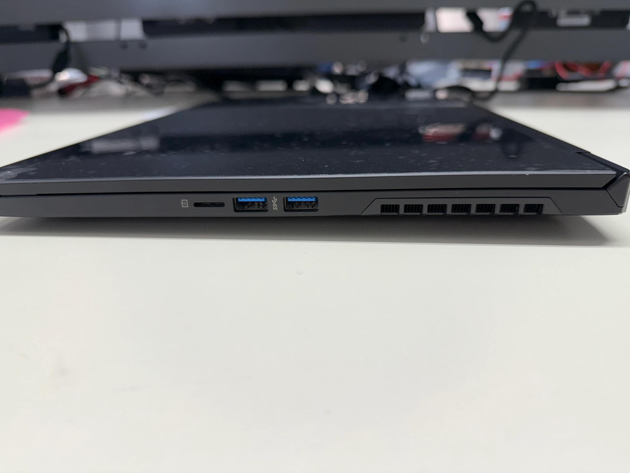 Eluktronics Max-17, i7-9750H, GTX 1660Ti, 16GB RAM, 1TB SSD, 144HZ