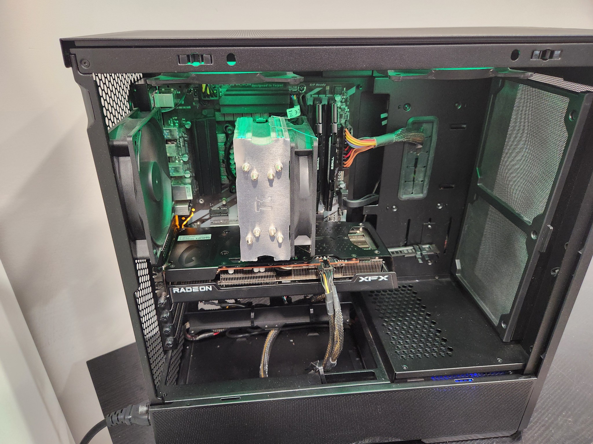 ENTER THE MATRIX....High end Gaming/streaming pc!