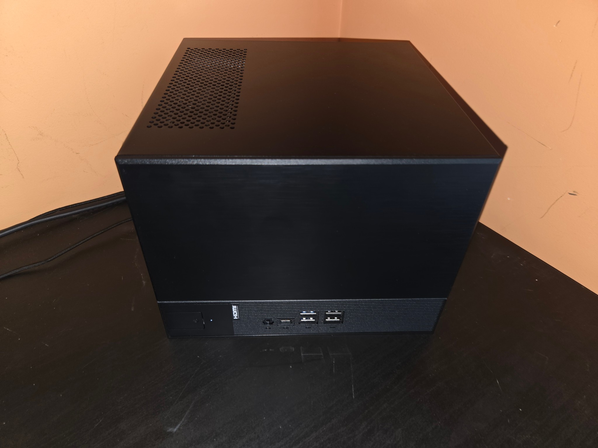 Ryzen 5 7600 | Rx 9060 XT 16GB | 16GB DDR5 | 1TB NVMe | 8L ITX Build