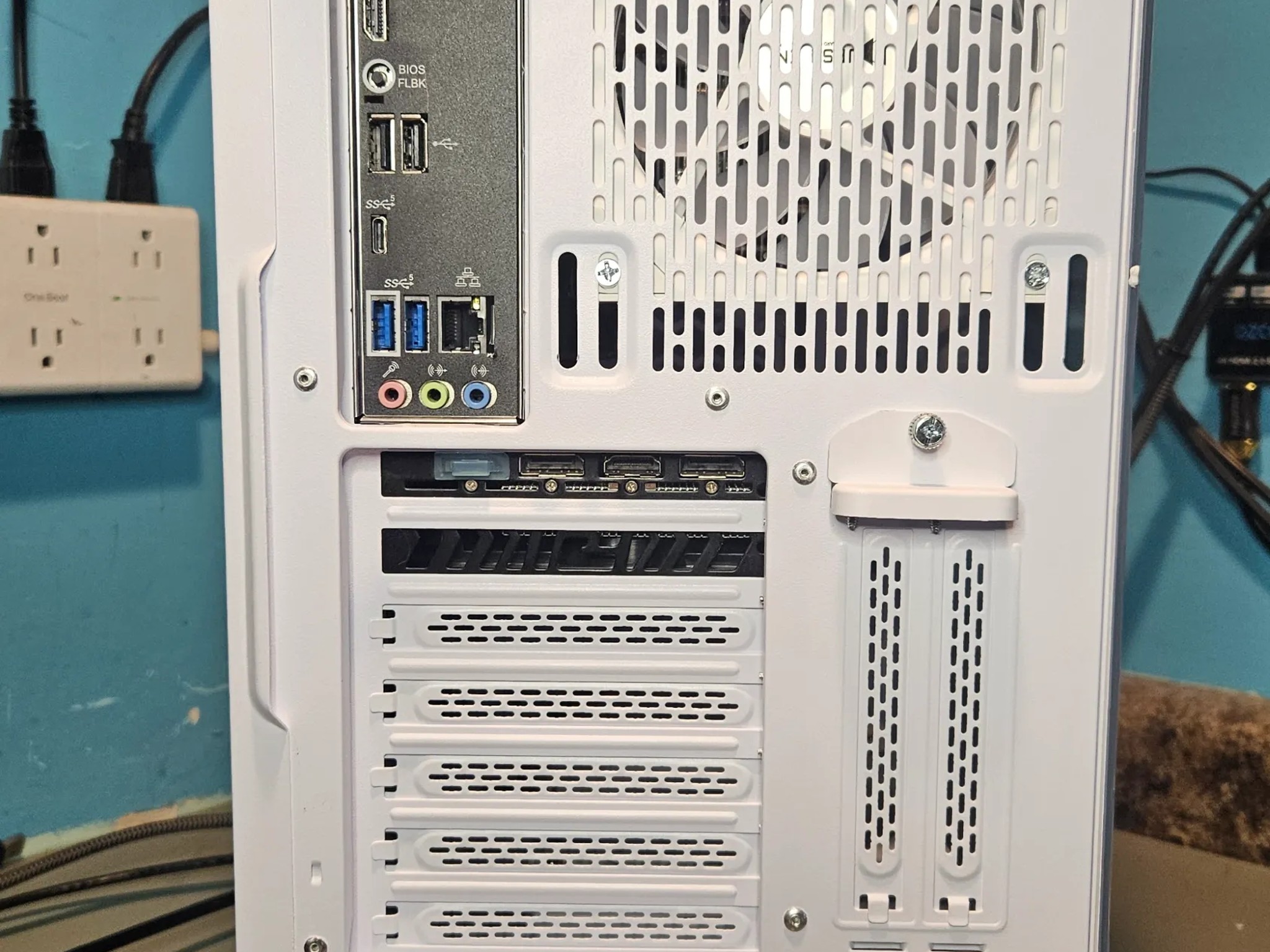 Fresh build Zalman i4 TG with Ryzen 5 8500G/RX 6600XT/32gigs ram/1Tb NVME