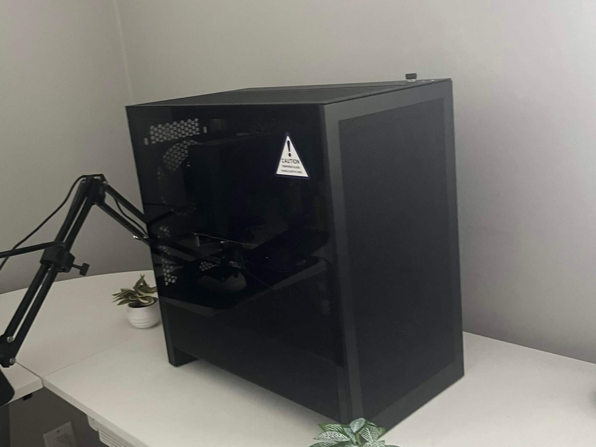 🖥️ RTX 5060 | DDR5 | i5 14400F | Gen 4 NVMe SSD | Black Minimalist Gaming PC