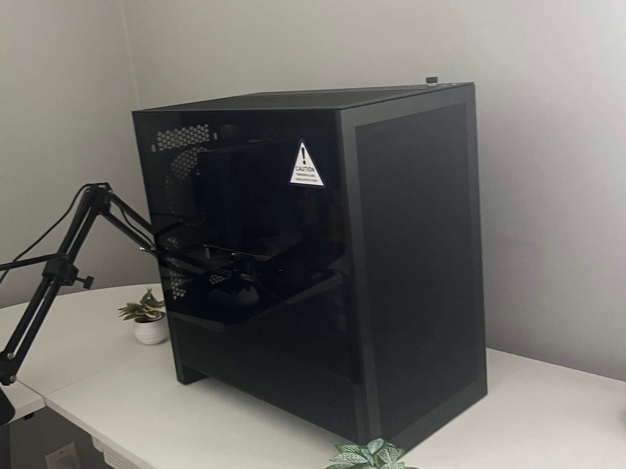 🖥️ RTX 5060 | DDR5 | i5 14400F | Gen 4 NVMe SSD | Black Minimalist Gaming PC