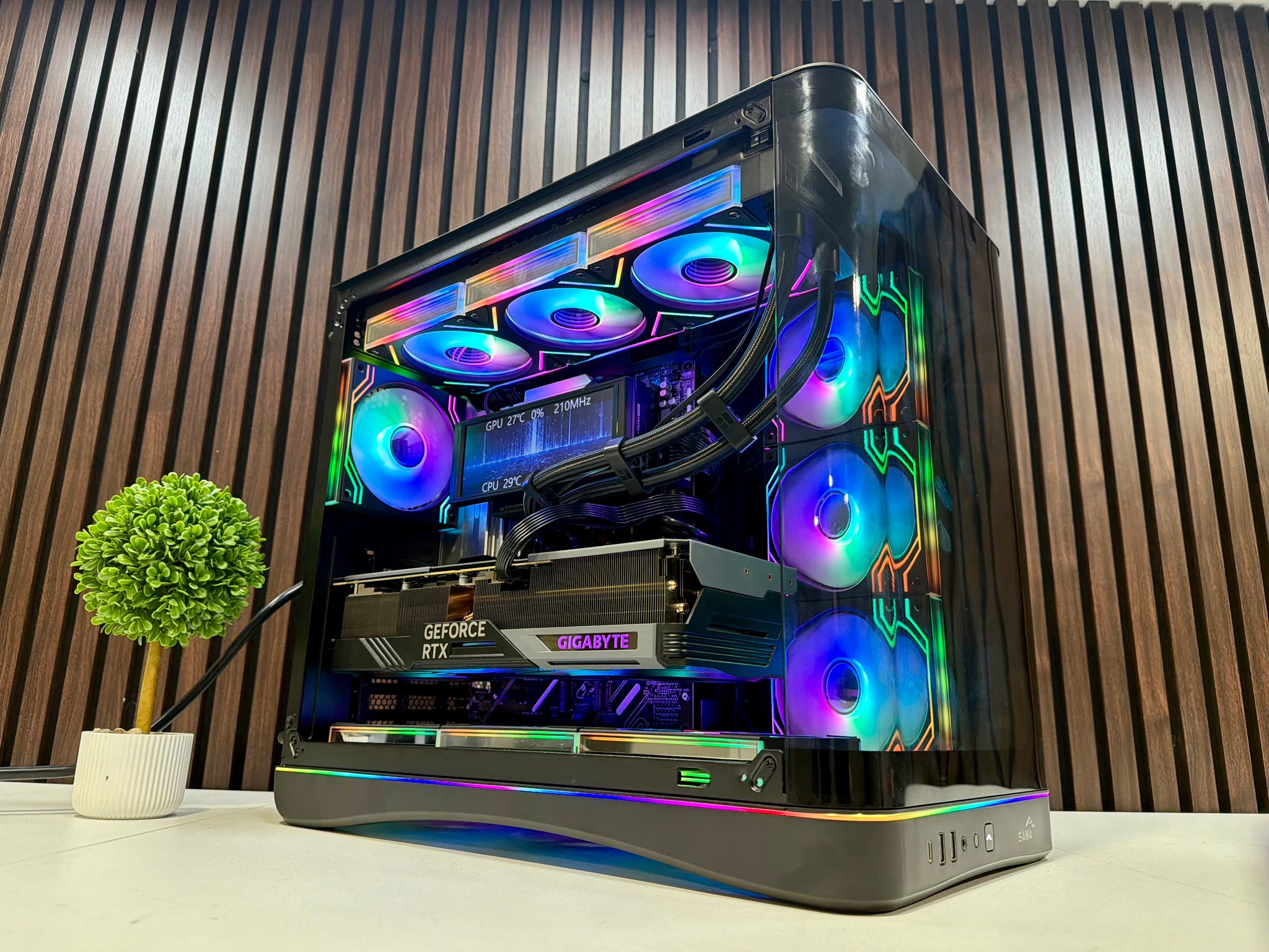 RTX 4080 | Ryzen 9800X3D | 32GB DDR5 | 2TB M.2 | 1000 Watt Gold PSU | LCD AIO