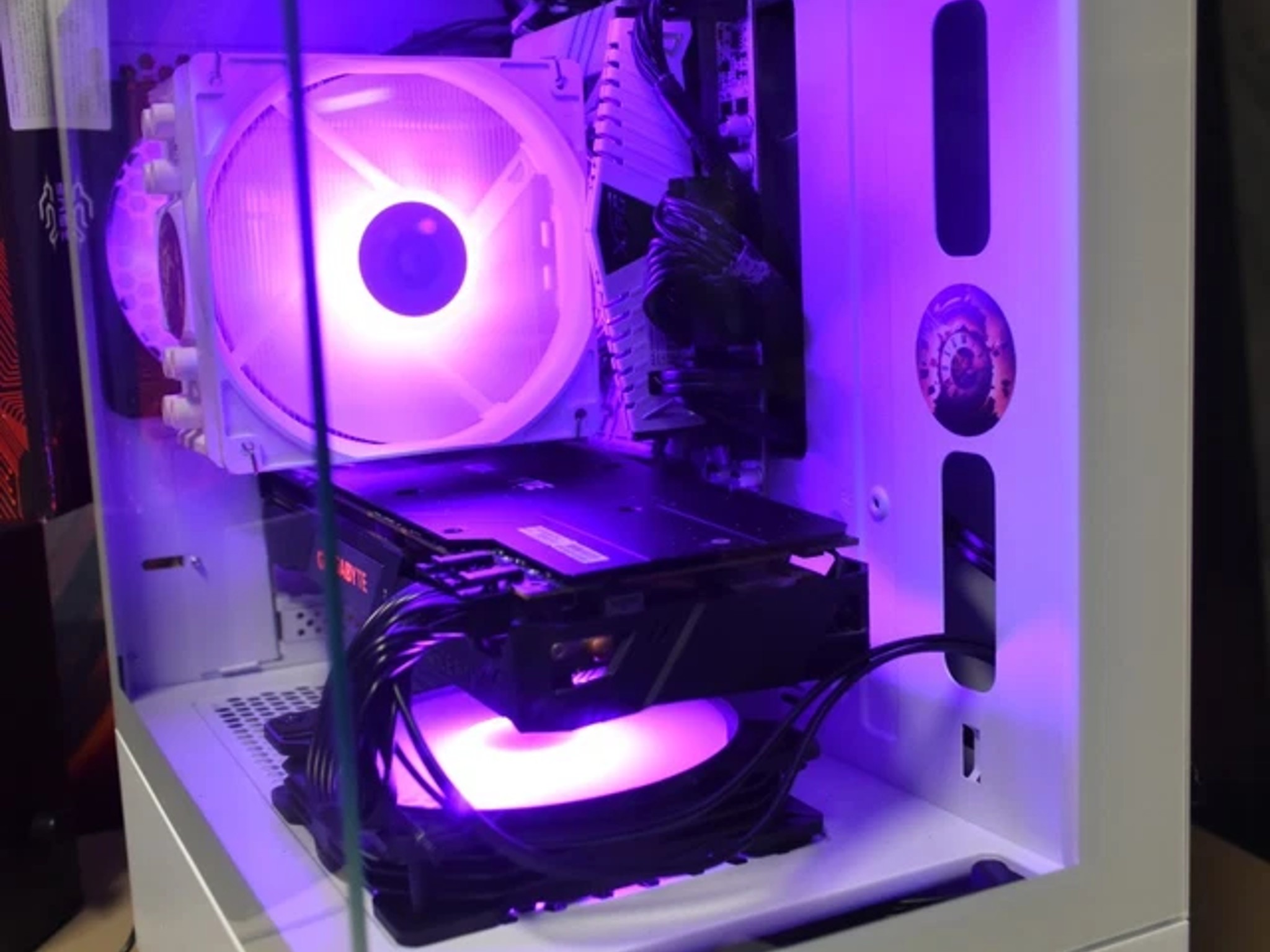 Intel Xeon 1660 8 CORES 16 threads RAM 16GB GPU 2070 8GB 512 SSD+ 500GB HHD Western Digital+ Extra