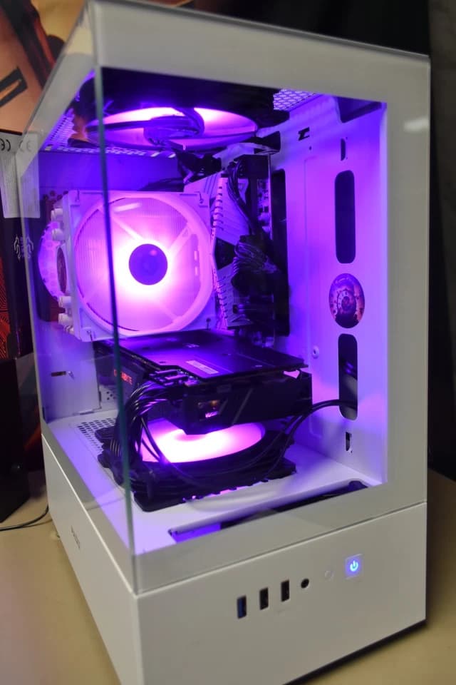 Intel Xeon 1660 8 CORES 16 threads RAM 16GB GPU 2070 8GB 512 SSD+ 500GB HHD Western Digital+ Extra