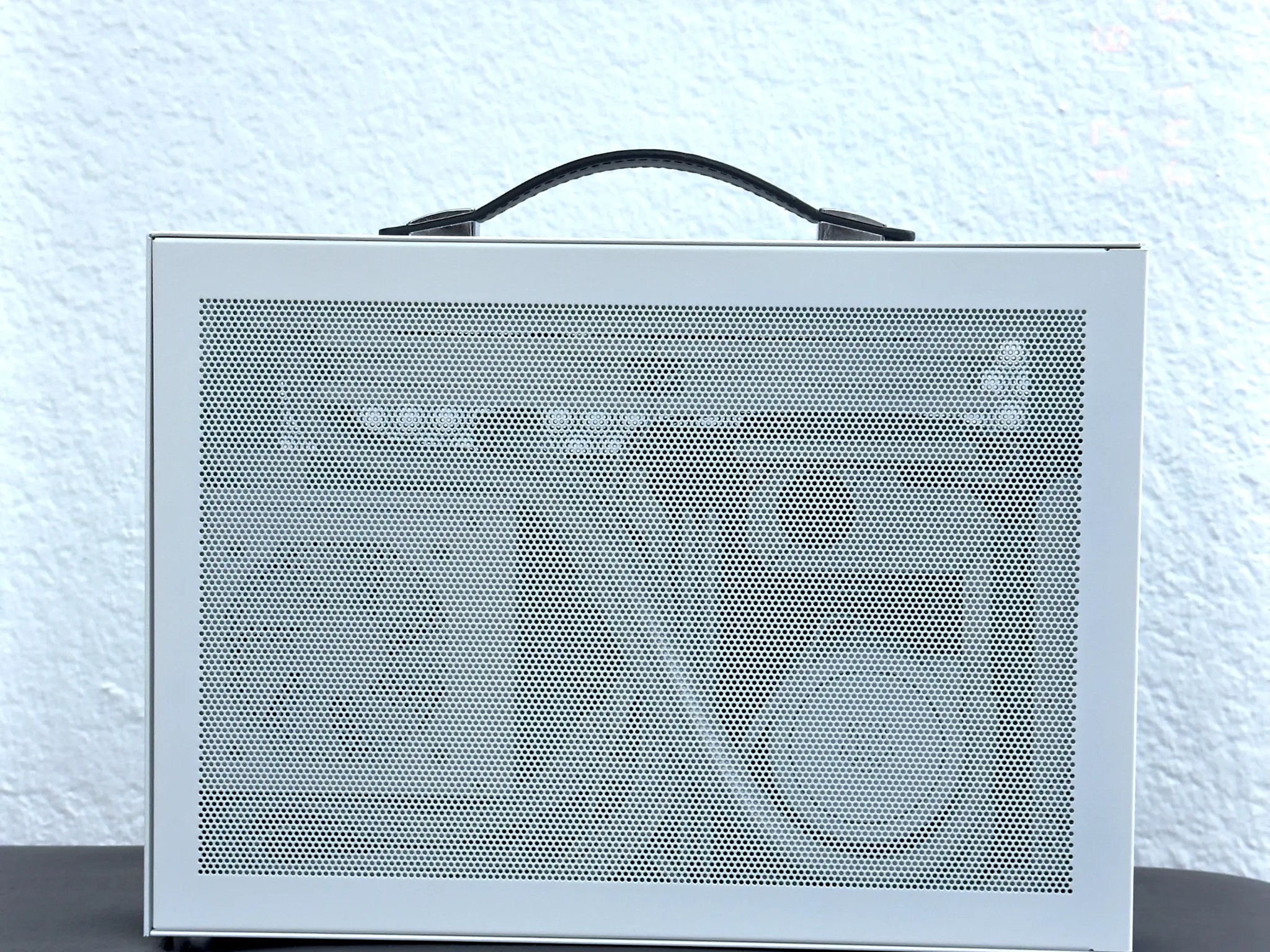 Mini-ITX Gaming Rig w/ Ryzen 7 7800X3D + 4080 SUPER