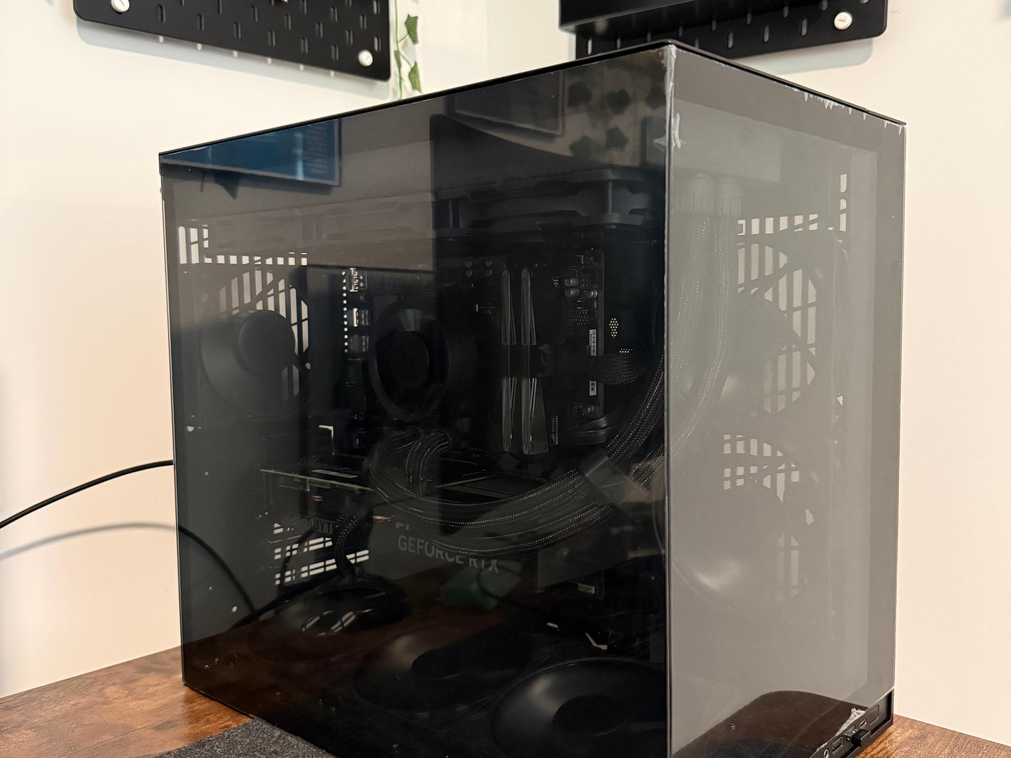 5070 12 GB | 9700x | 32 GB DDR5 | 1 TB M.2 4.0 | 10 x 3000 RPM Artic Fans | CUSTOM BLACK GAMING PC