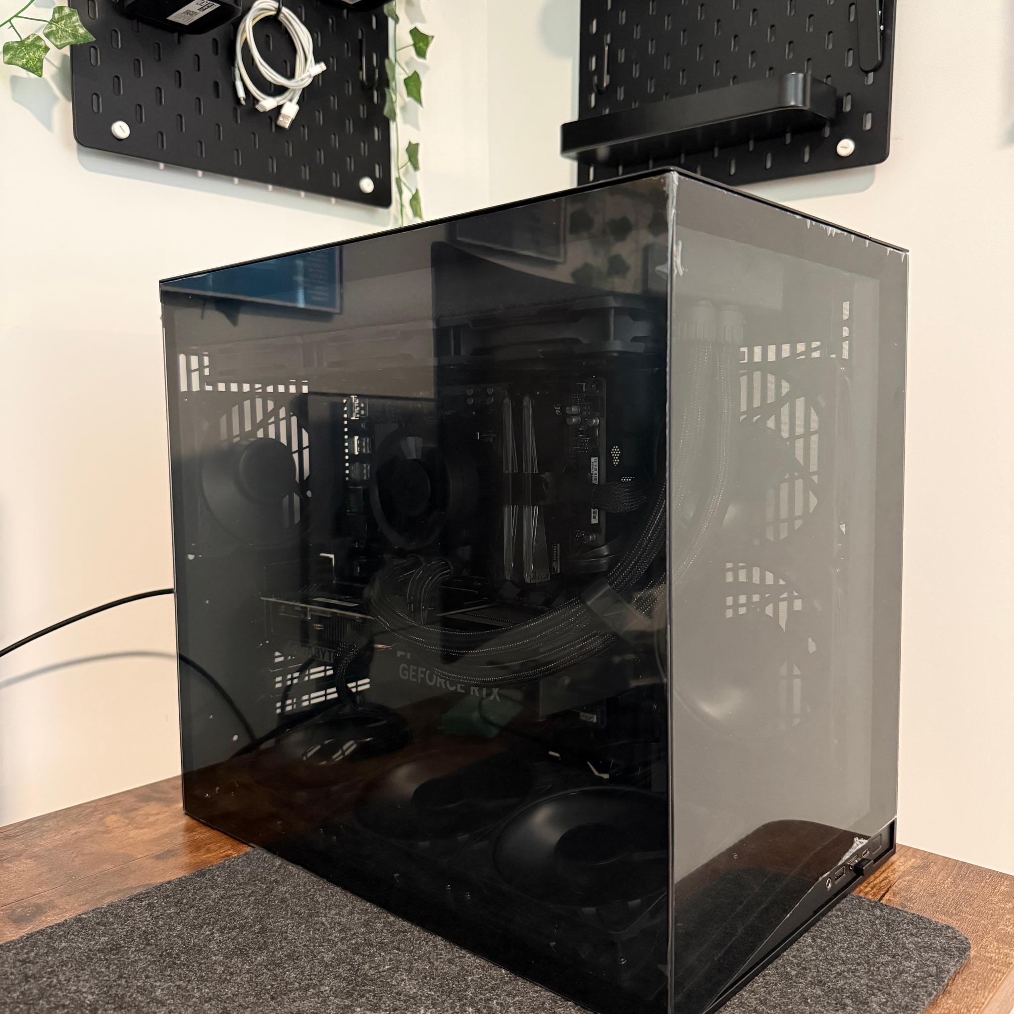 5070 12 GB | 9700x | 32 GB DDR5 | 1 TB M.2 4.0 | 10 x 3000 RPM Artic Fans | CUSTOM BLACK GAMING PC
