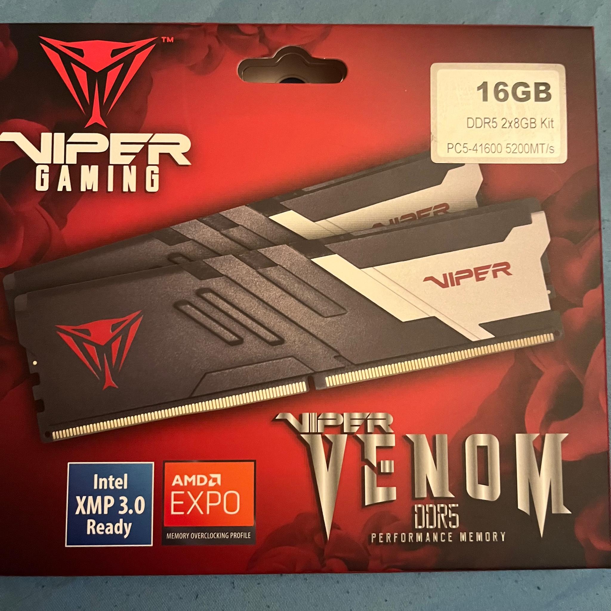 ASUS ROG Strix Z690-I Gaming & Patriot Viper Venom 16GB