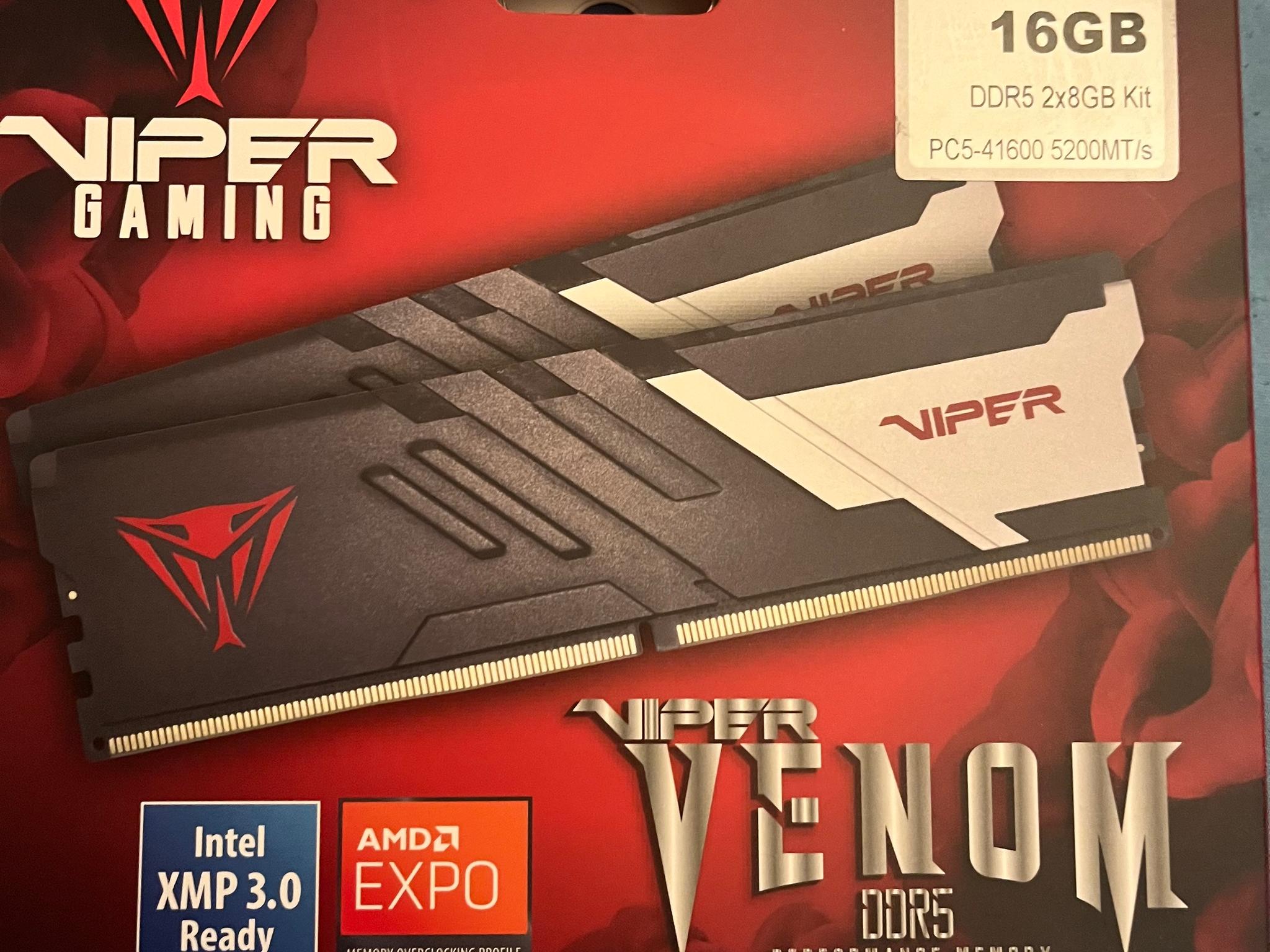 ASUS ROG Strix Z690-I Gaming & Patriot Viper Venom 16GB