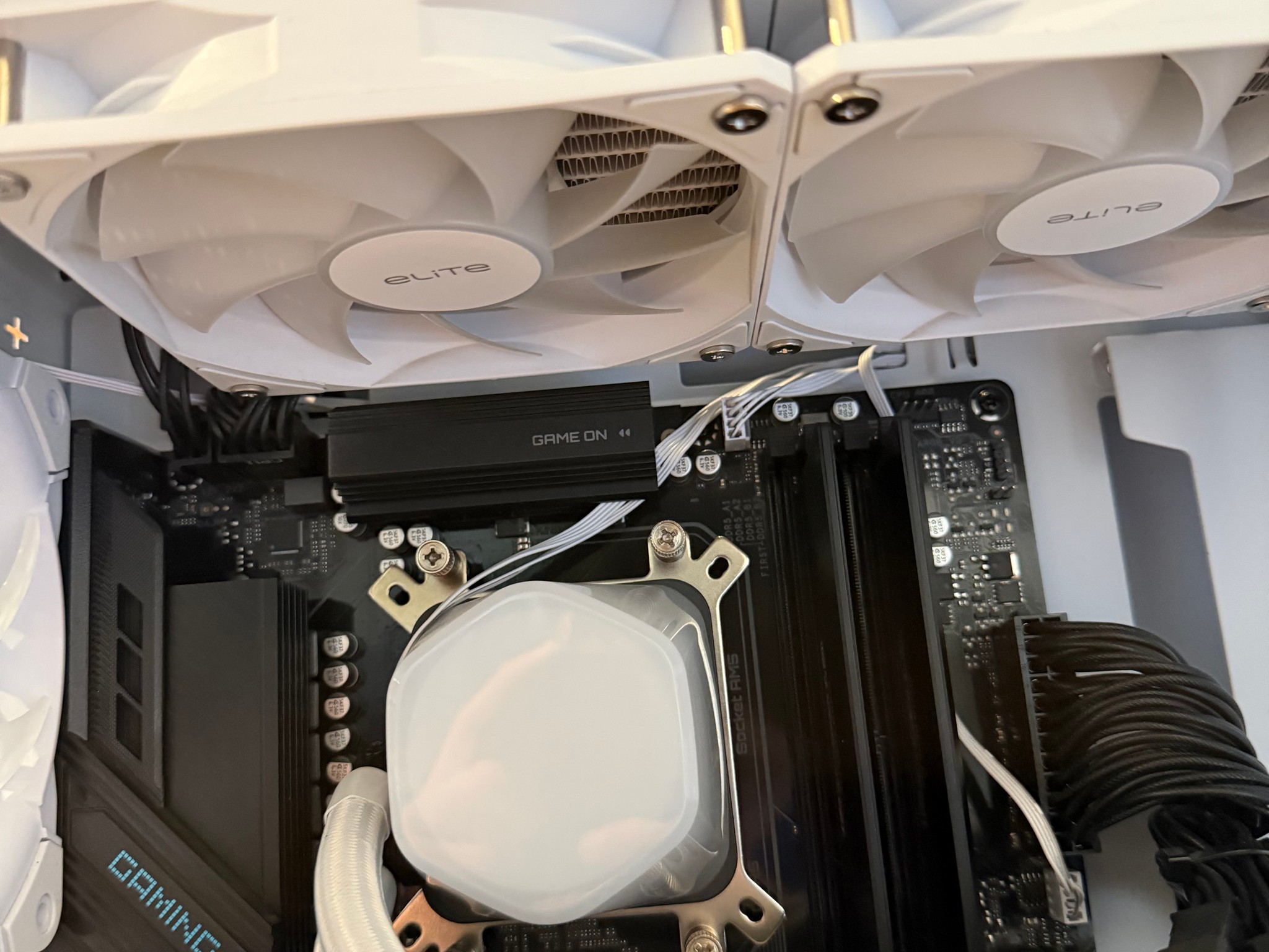 RTX 5080 (16GB) | Ryzen 7 9800X3D | 32GB DDR5 | 4TB NVMe SSD