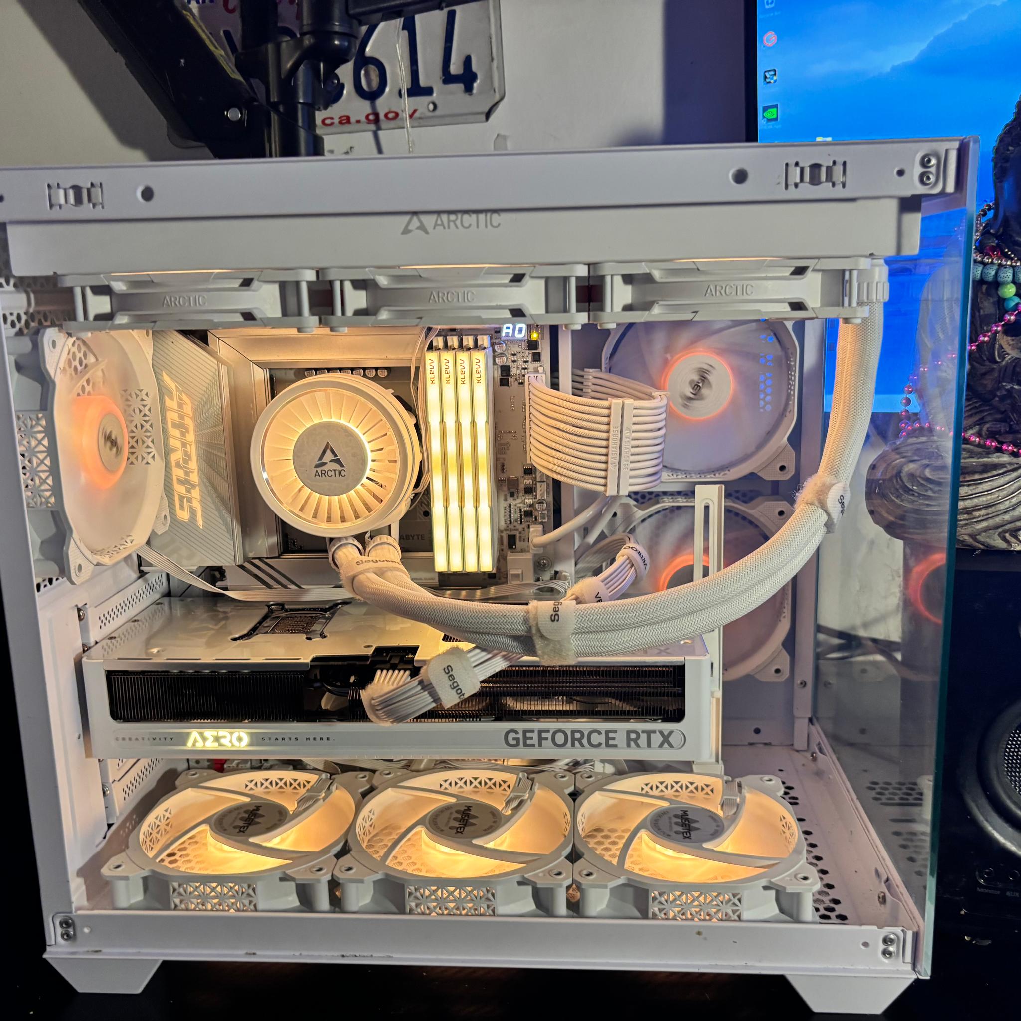 Darma-Engine-03 all white I7 Ultra 64gig KLEVV Ram, RTX5070 12 gig Vram PSU 850W