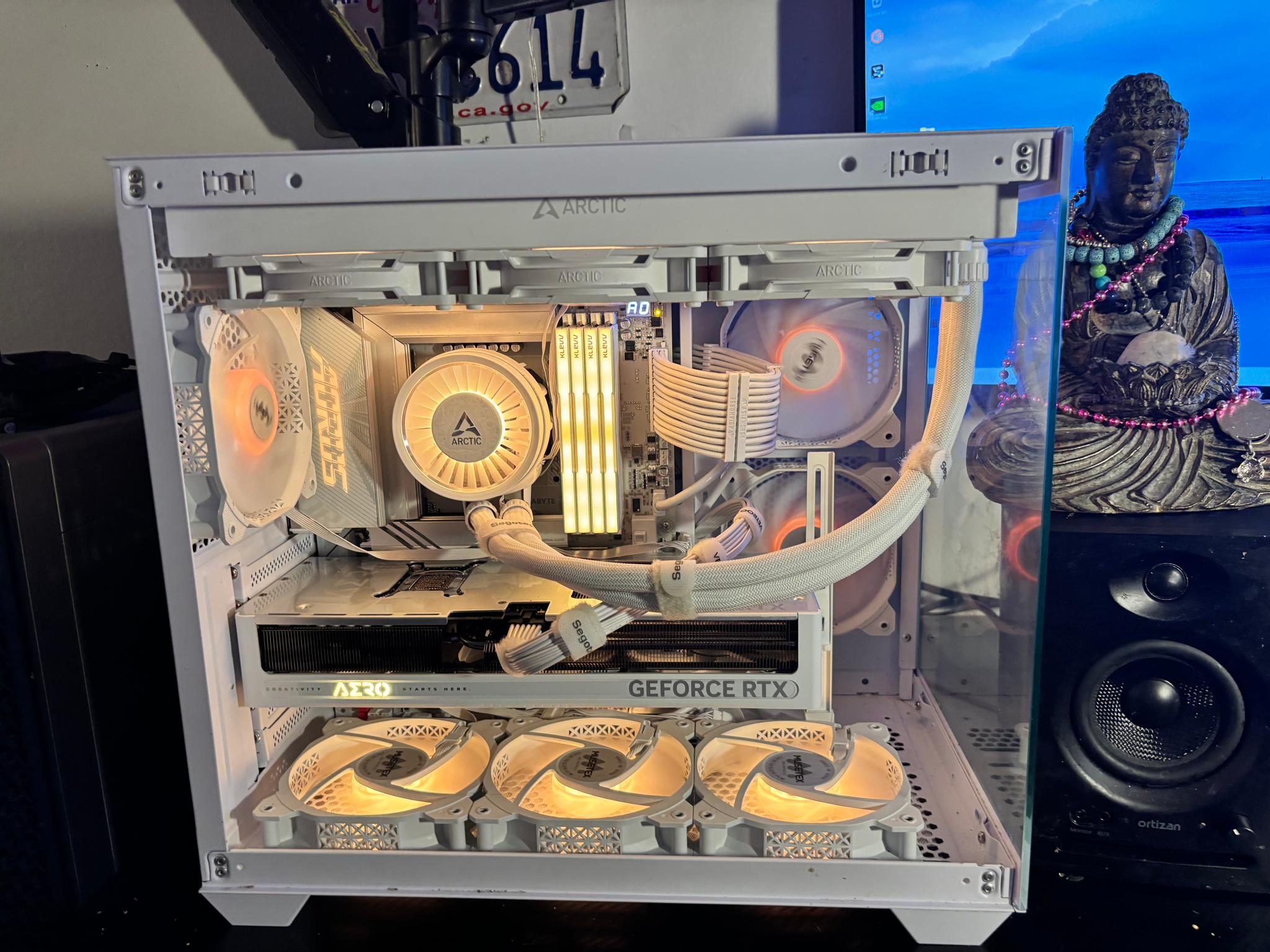 Darma-Engine-03 all white I7 Ultra 64gig KLEVV Ram, RTX5070 12 gig Vram PSU 850W