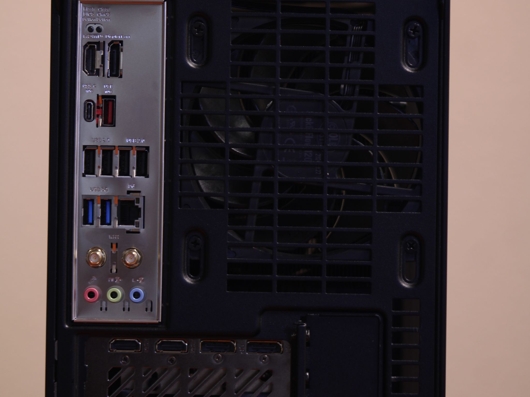 VALUE KING 👑/ 9070 OC 16GB / R5 7500X3D / 16GB DDR5 / 1TB SSD / WIFI RGB GAMING PC