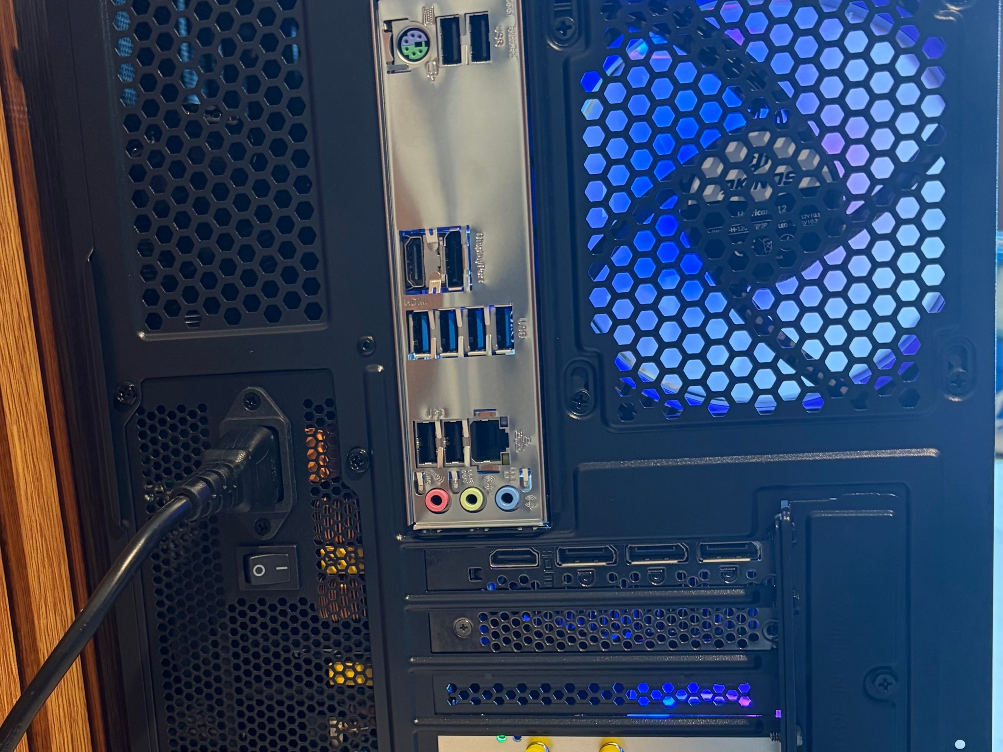 RTX 3070 | RYZEN 5 5600 | 16GB DDR4 | 500GB SSD | 750W | 240MM AIO