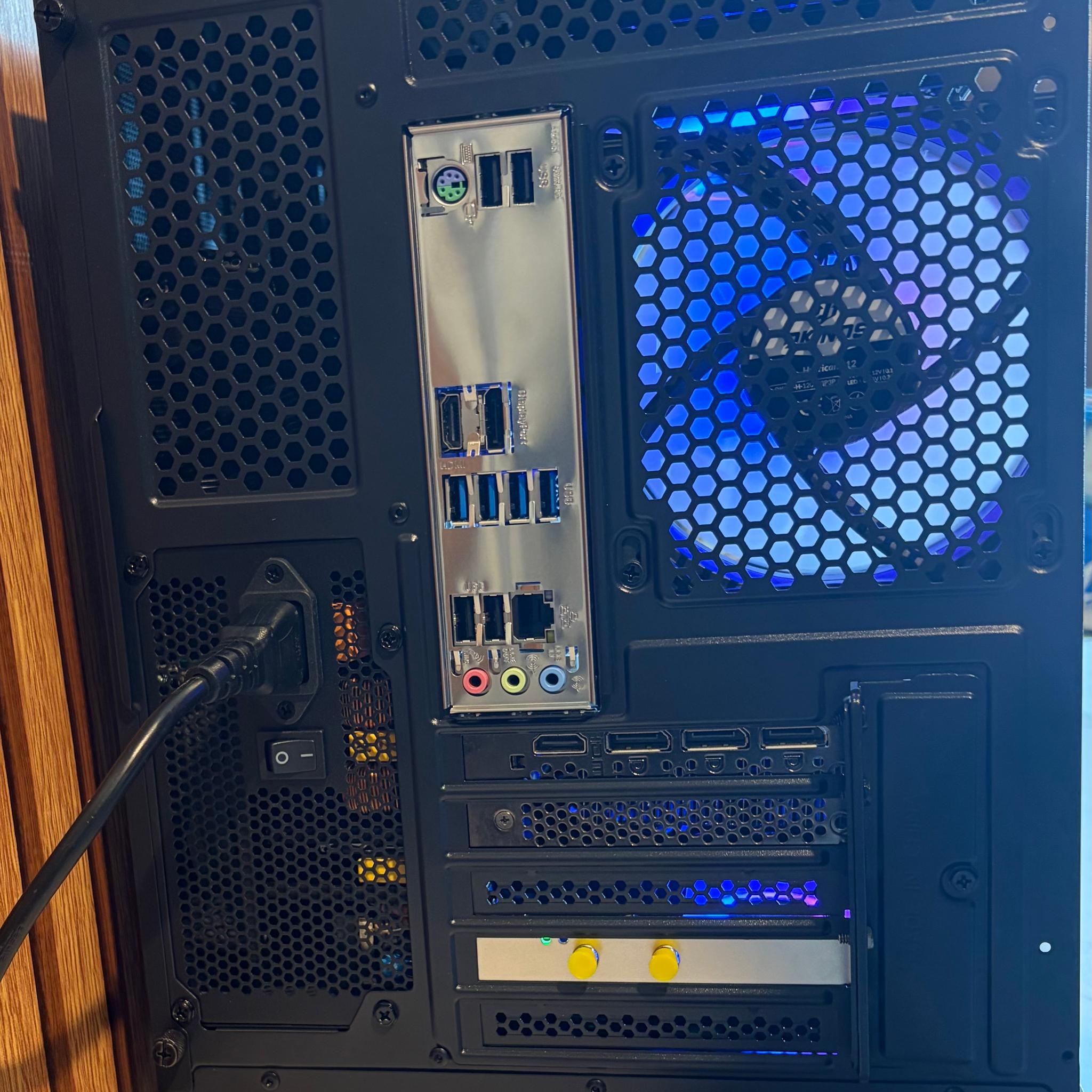 RTX 3070 | RYZEN 5 5600 | 16GB DDR4 | 500GB SSD | 750W | 240MM AIO