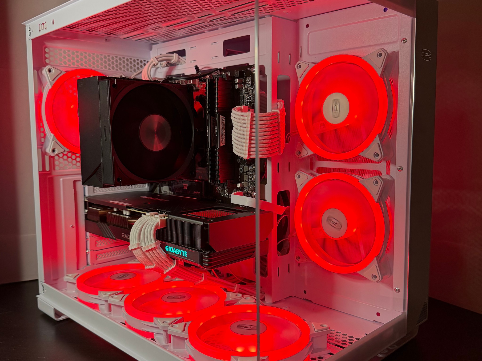 Gaming PC // Gigabyte RX 7600XT 12GB // Ryzen 5 5500 // 16 GB Ram // 1 TB NVME SSD