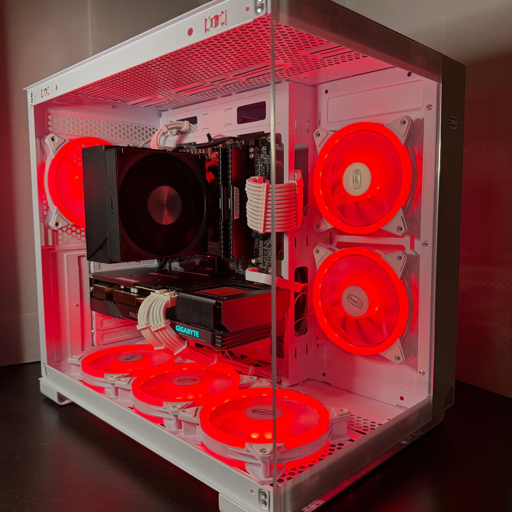 Gaming PC // Gigabyte RX 7600XT 12GB // Ryzen 5 5500 // 16 GB Ram // 1 TB NVME SSD