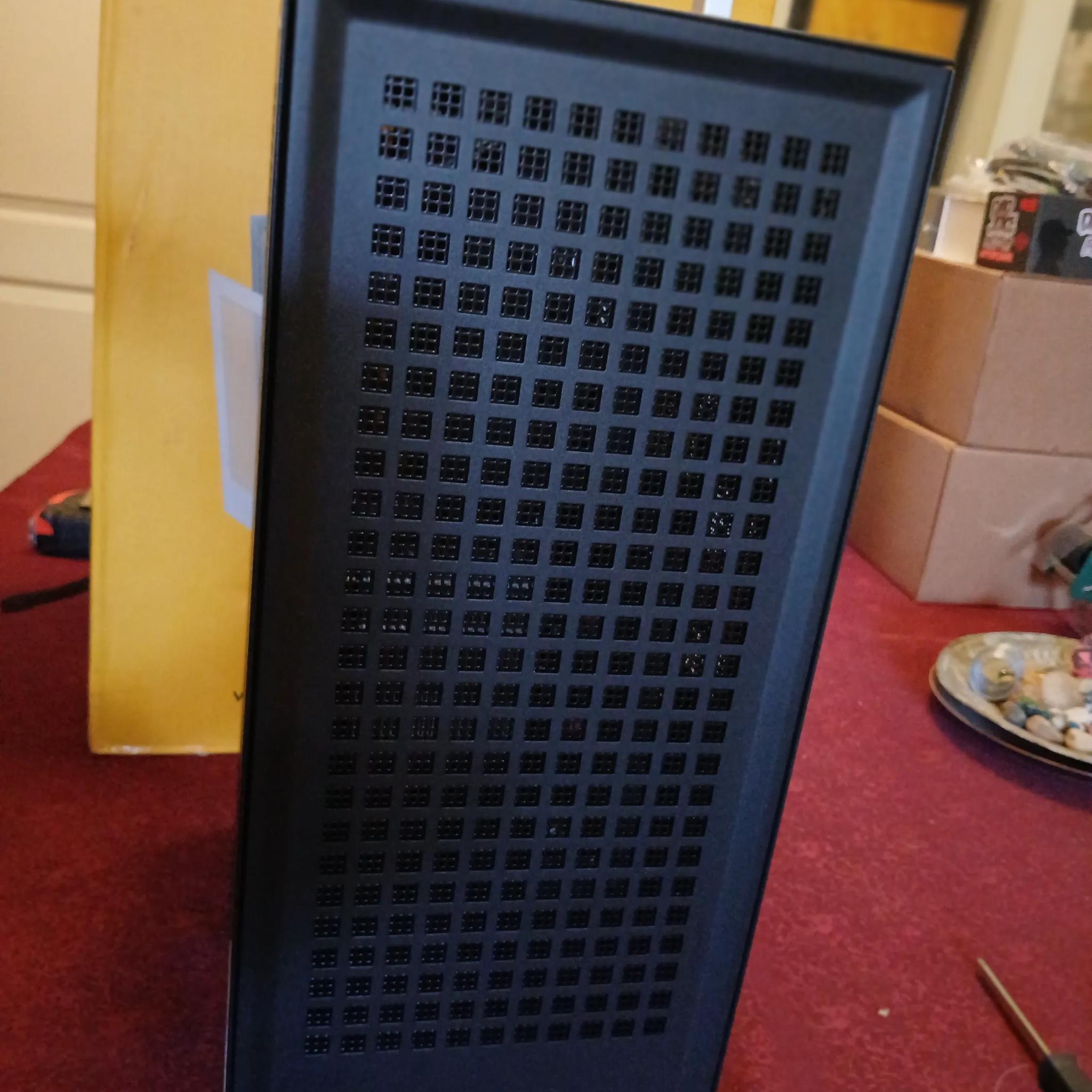 Gigabyte A620i AX itx, Ryzen 7500F, Corsair SF600, Hyte Revolt 3