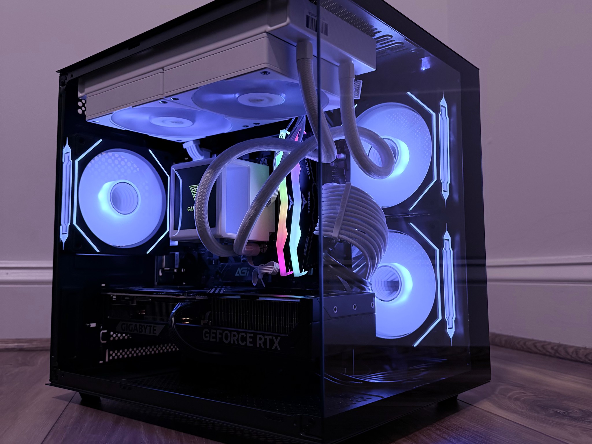 ❄️"Glacier Phantom"❄️| 1440p Gaming | RTX 5070 | Ryzen 5 7600X | 32B Ram | 1tb NVMe SSD | WiFi
