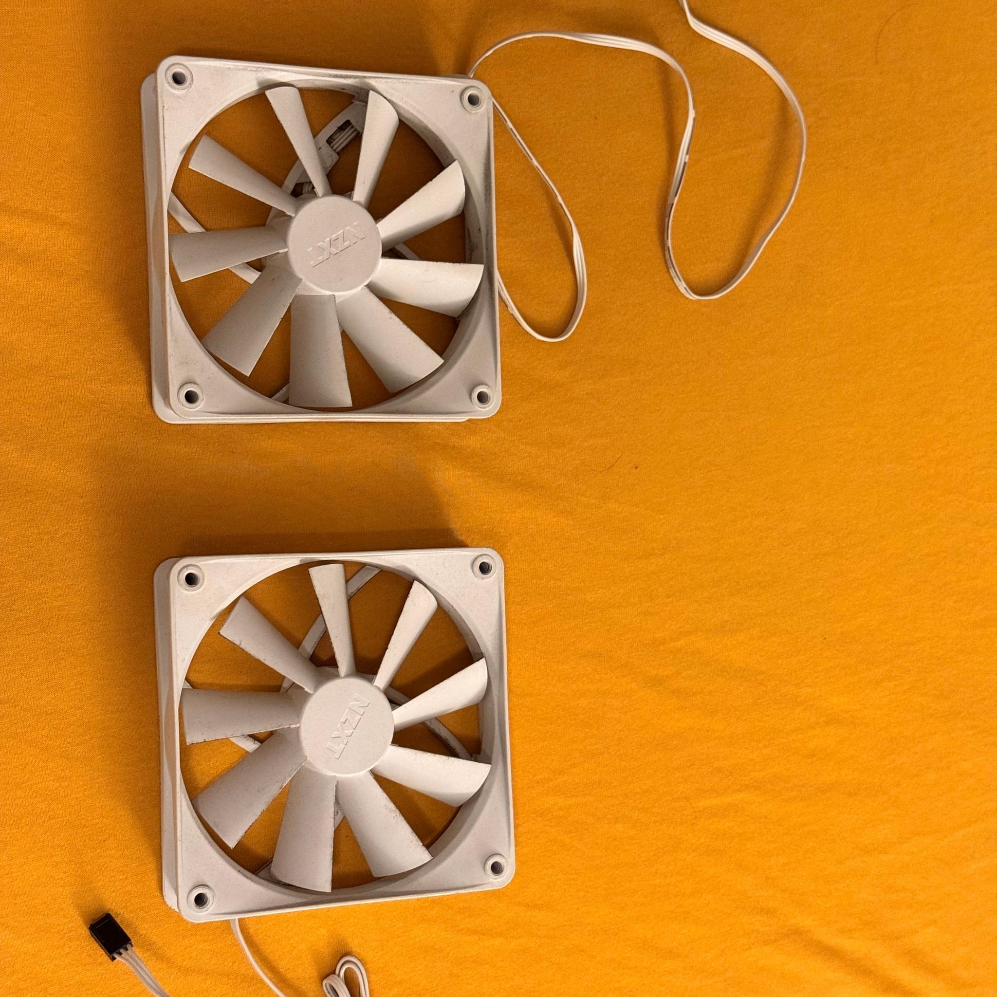 2x NZXT RF-Q12CR Case Fans 2x Thermalright TL-C12CW RGB Case Fans