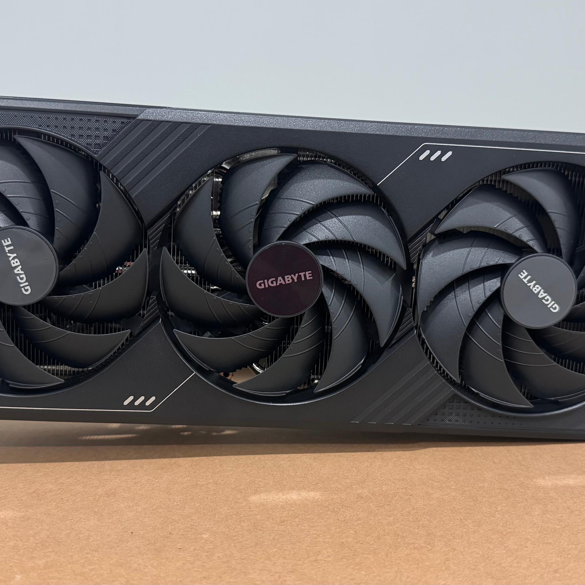 GIGABYTE GeForce RTX 5090 WINDFORCE OC 32G