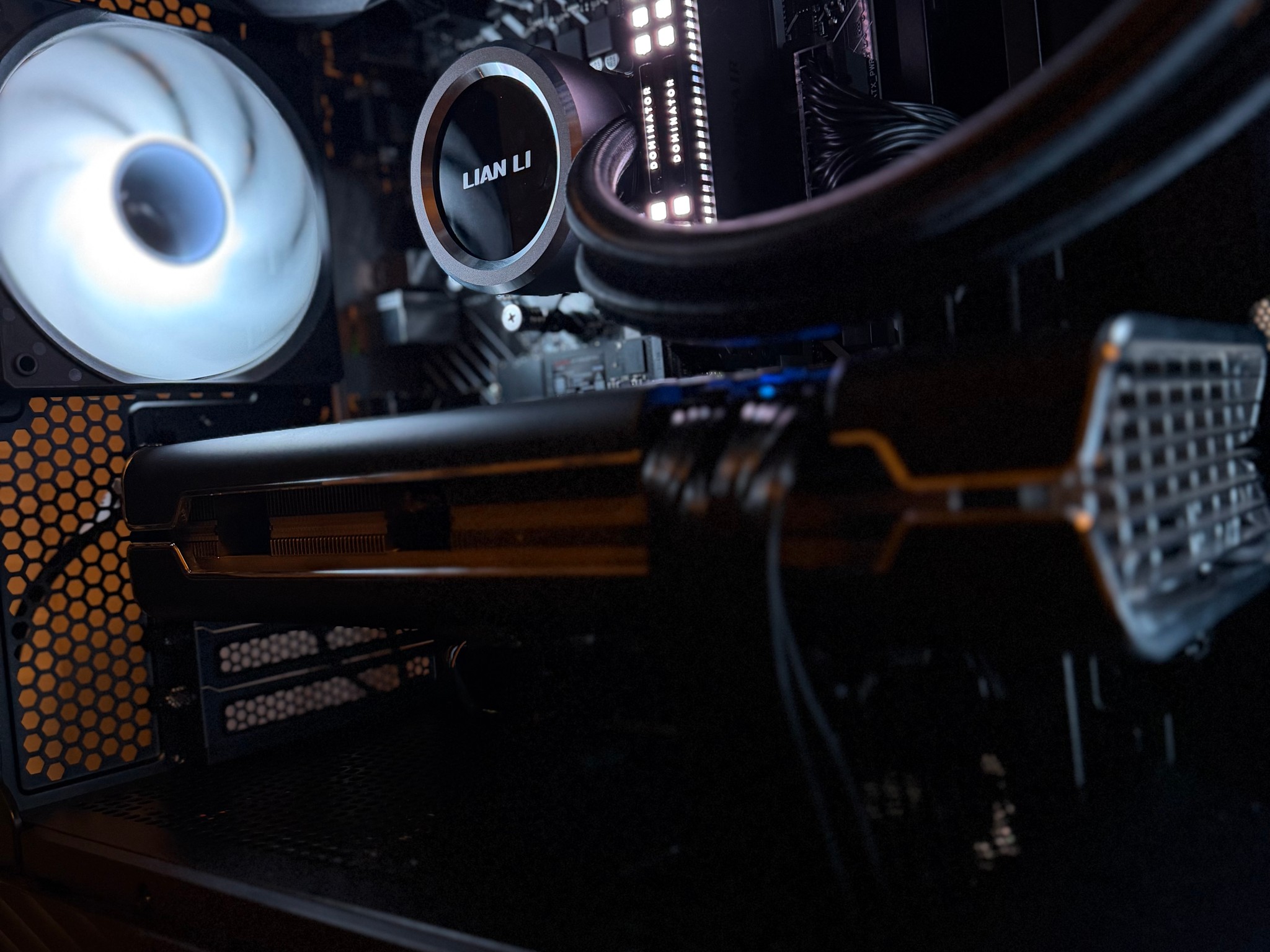 🔥 New i5-12600K | RX 5700 XT | 16GB DDR4 | 500GB NVME M.2 Gen4 | RGB Gaming PC