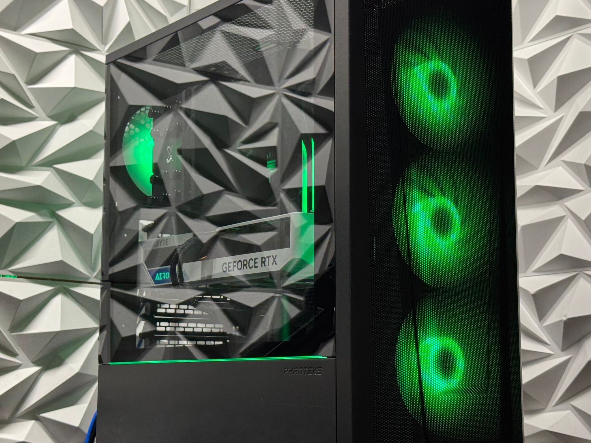 RTX 4070 / Ryzen 5 7600x / 32GB DDR5 / 1TB SSD / Gaming pc / Streaming pc / Creator pc
