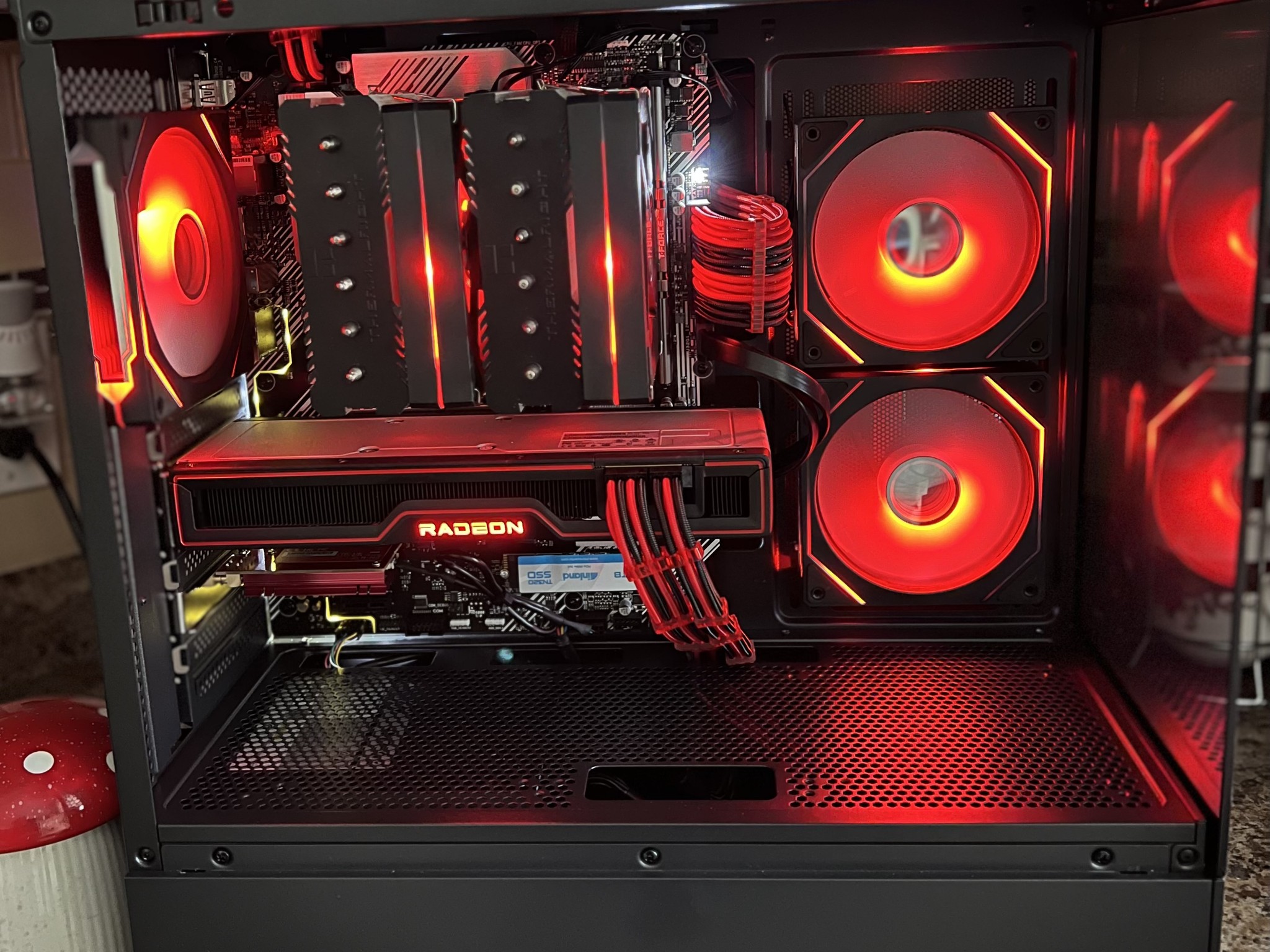 Team Red all AMD Ryzen 5 5600x/32 GB DDR4/RX 6700xt/1.25 TB SSD NVME/ARGB