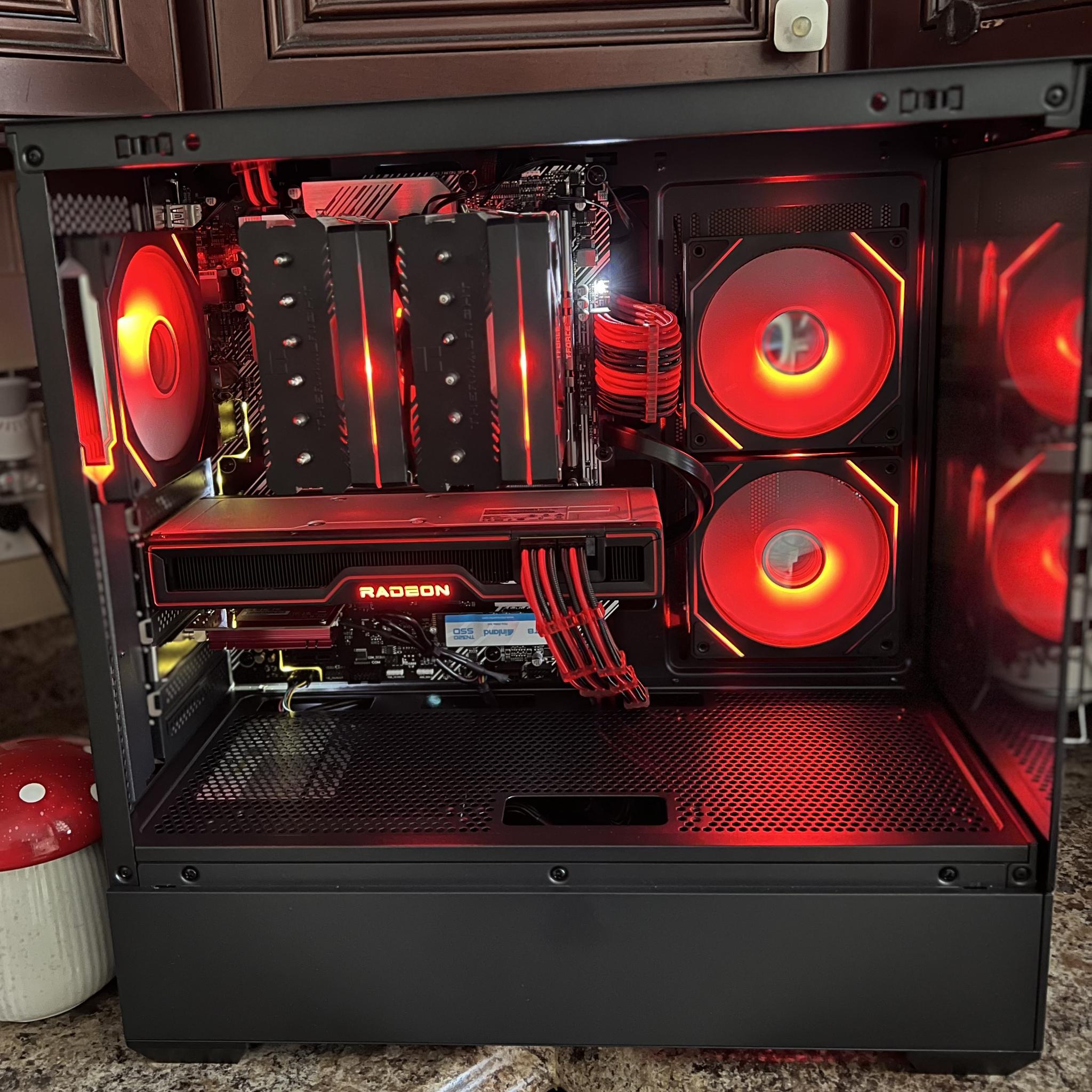 Team Red all AMD Ryzen 5 5600x/32 GB DDR4/RX 6700xt/1.25 TB SSD NVME/ARGB