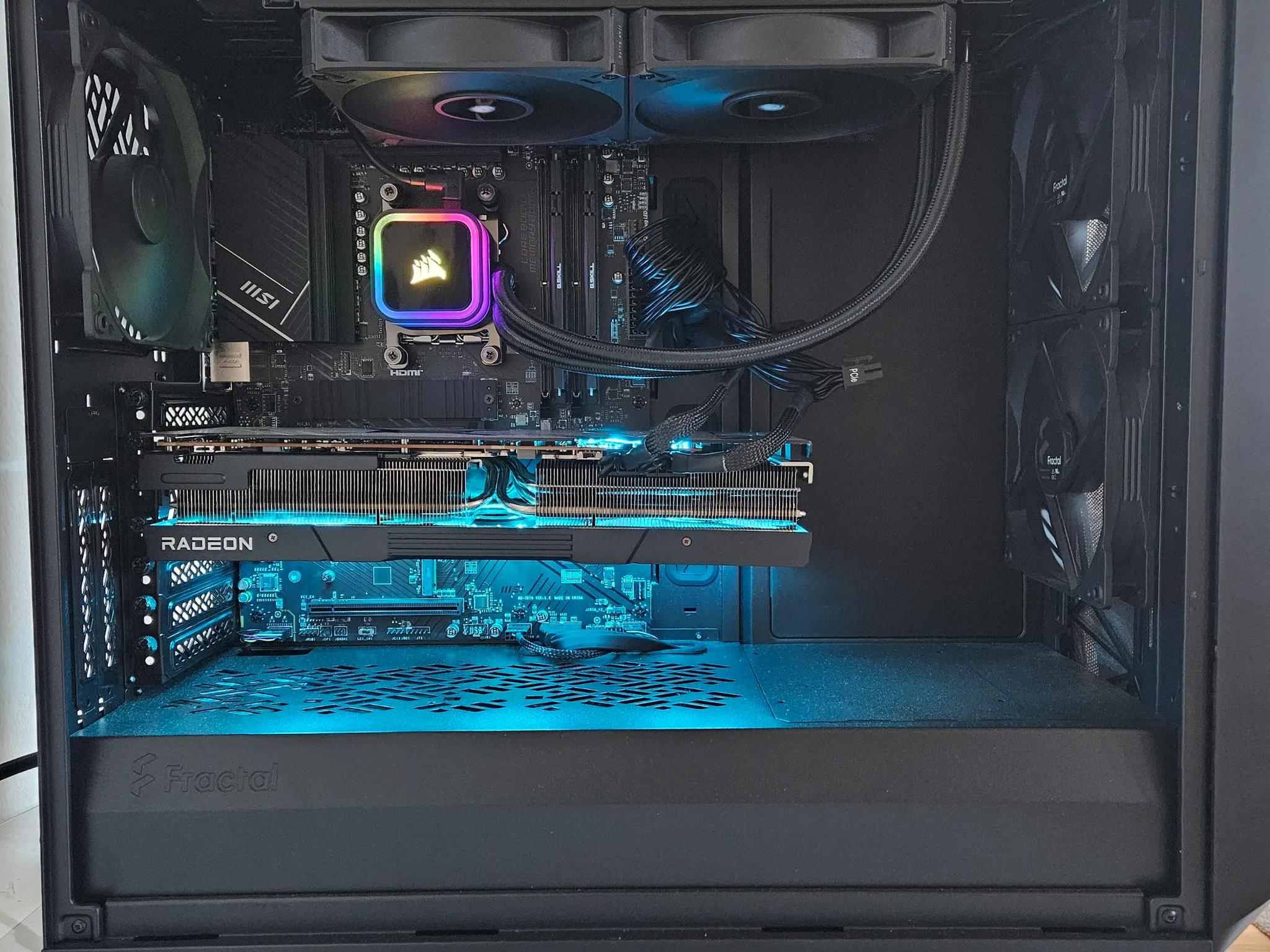 High End Gaming PC Ryzen 7 7800X3D RX 7900 XTX 32GB RAM 1TB SSD WIFI