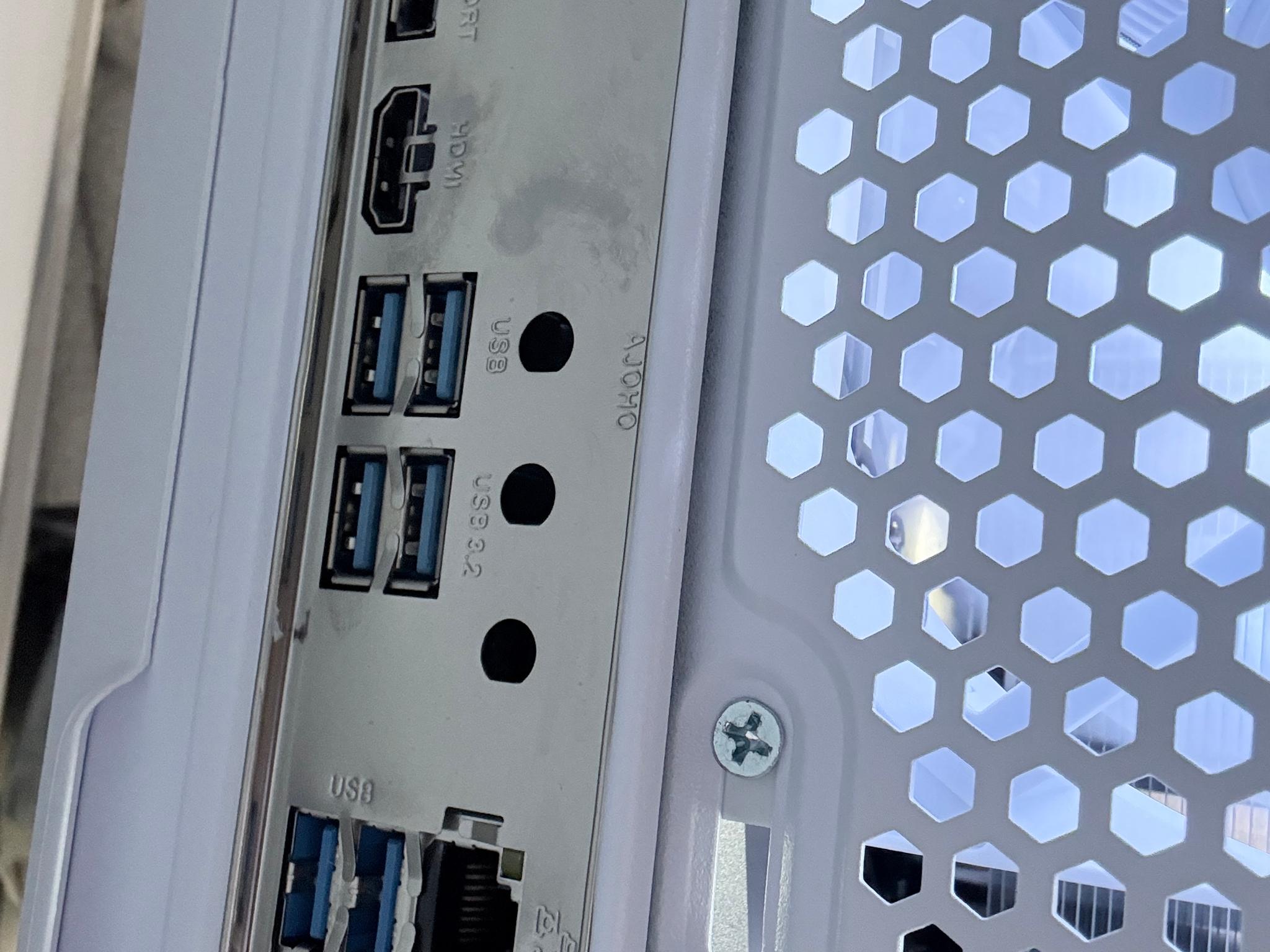 White Gaming PC Build / Ryzen 5 + 2070Super / SSD / Ready to play!