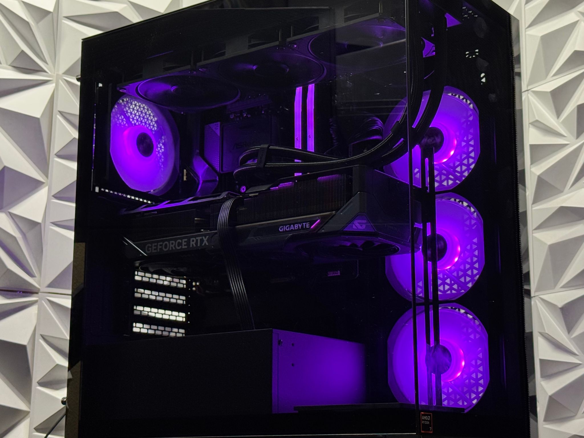 RTX 5070 Ti / Ryzen 7 9850X3D / 64GB DDR5 / Streaming / Gaming / Ai / Video editing / Multitasking