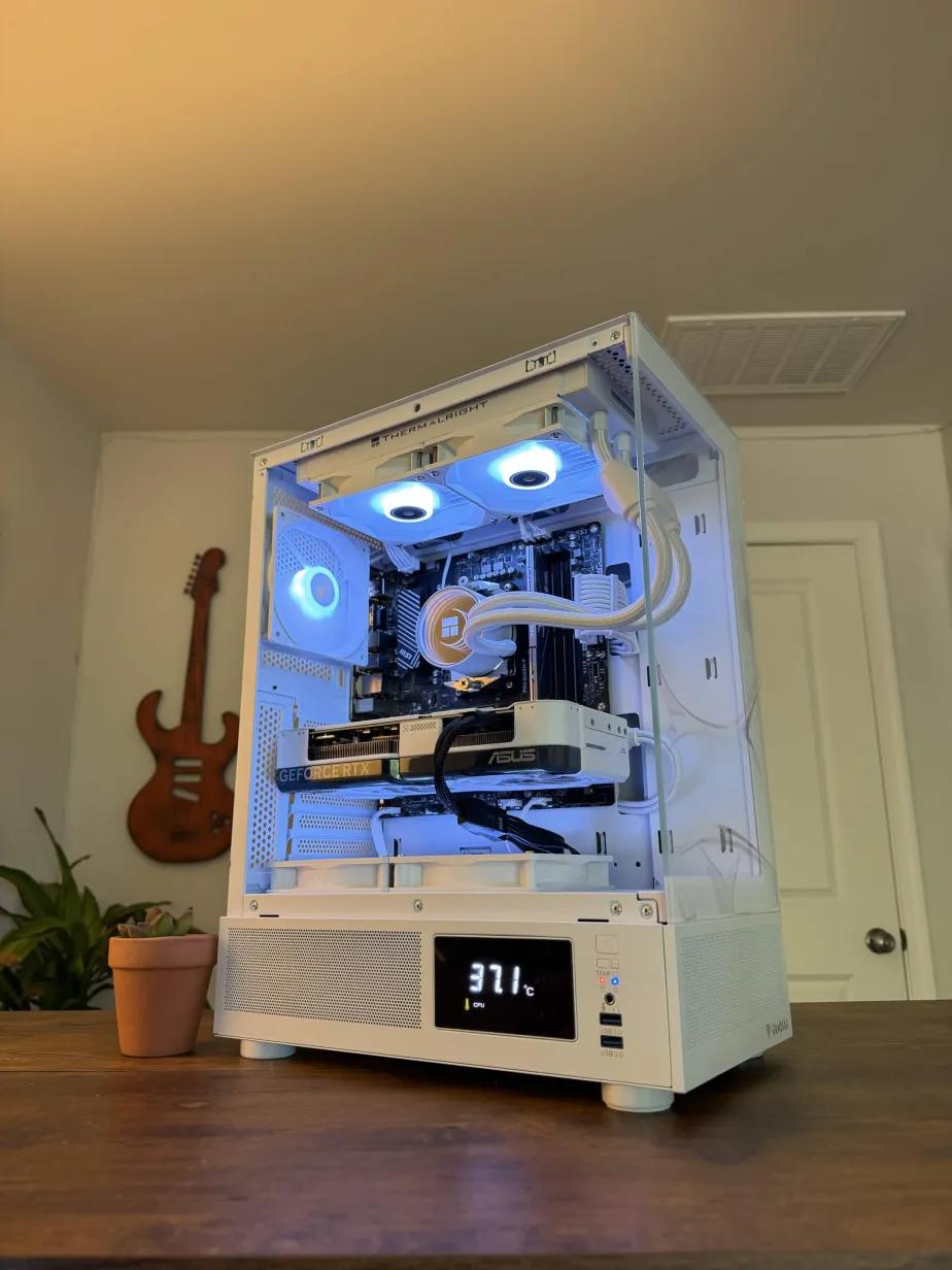 White Custom Gaming PC | 1440p Ready | RTX 4070 Super + Ryzen 5 7600X