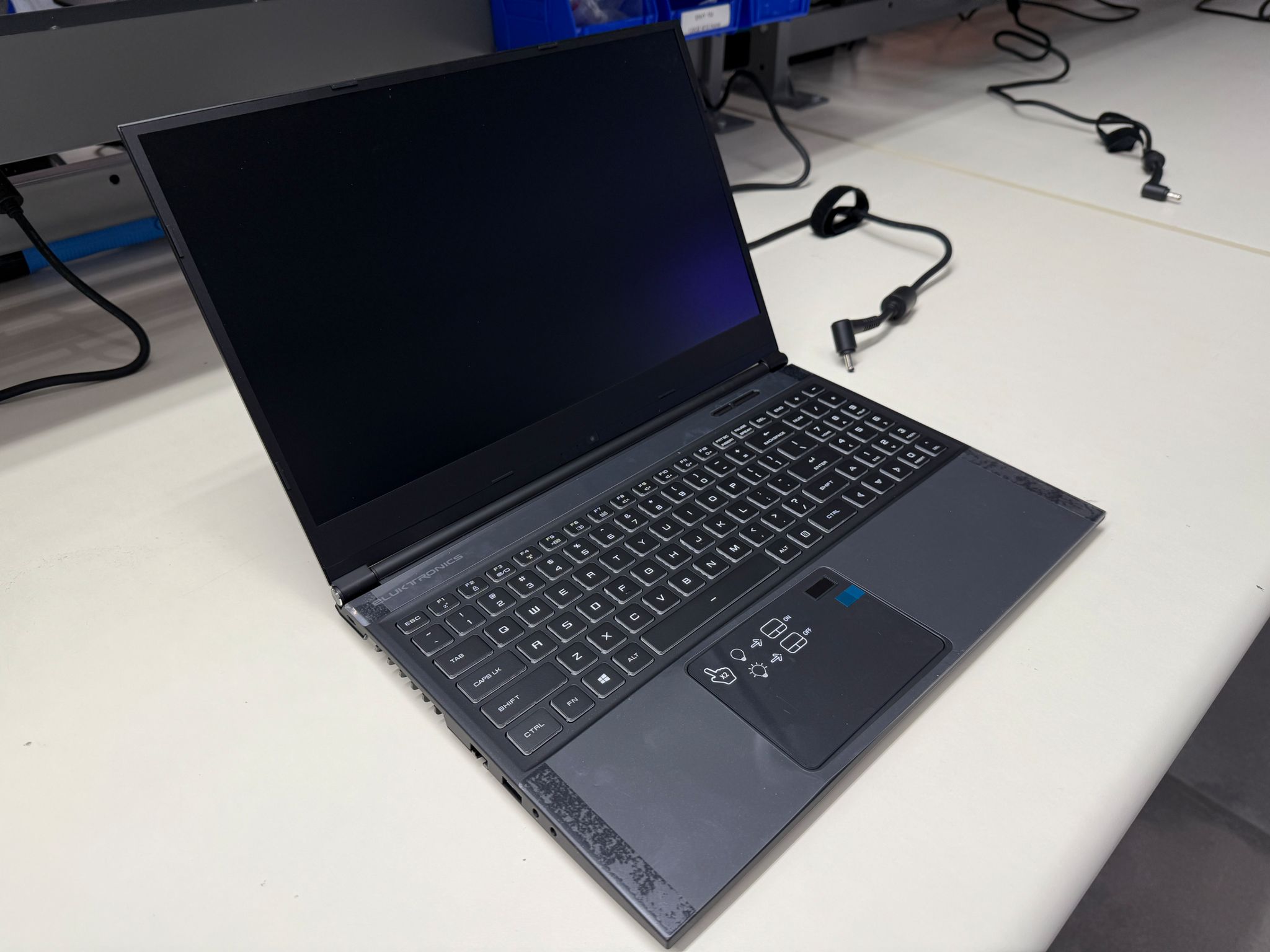 Eluktronics MB-15, i7-8750H, GTX 1050Ti, 16GB RAM, 144HZ