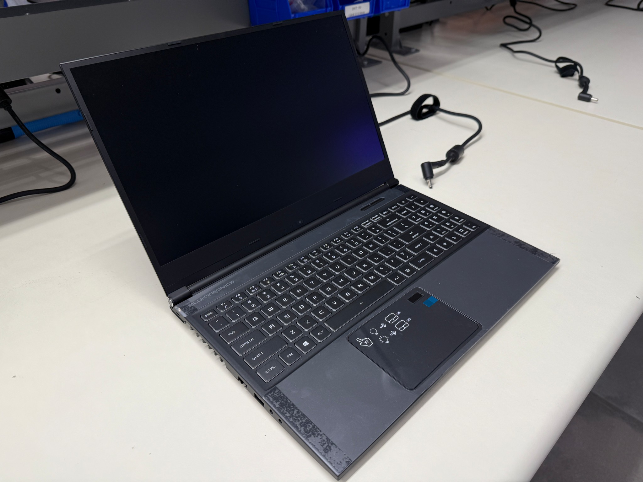 Eluktronics MB-15, i7-8750H, GTX 1050Ti, 16GB RAM, 144HZ